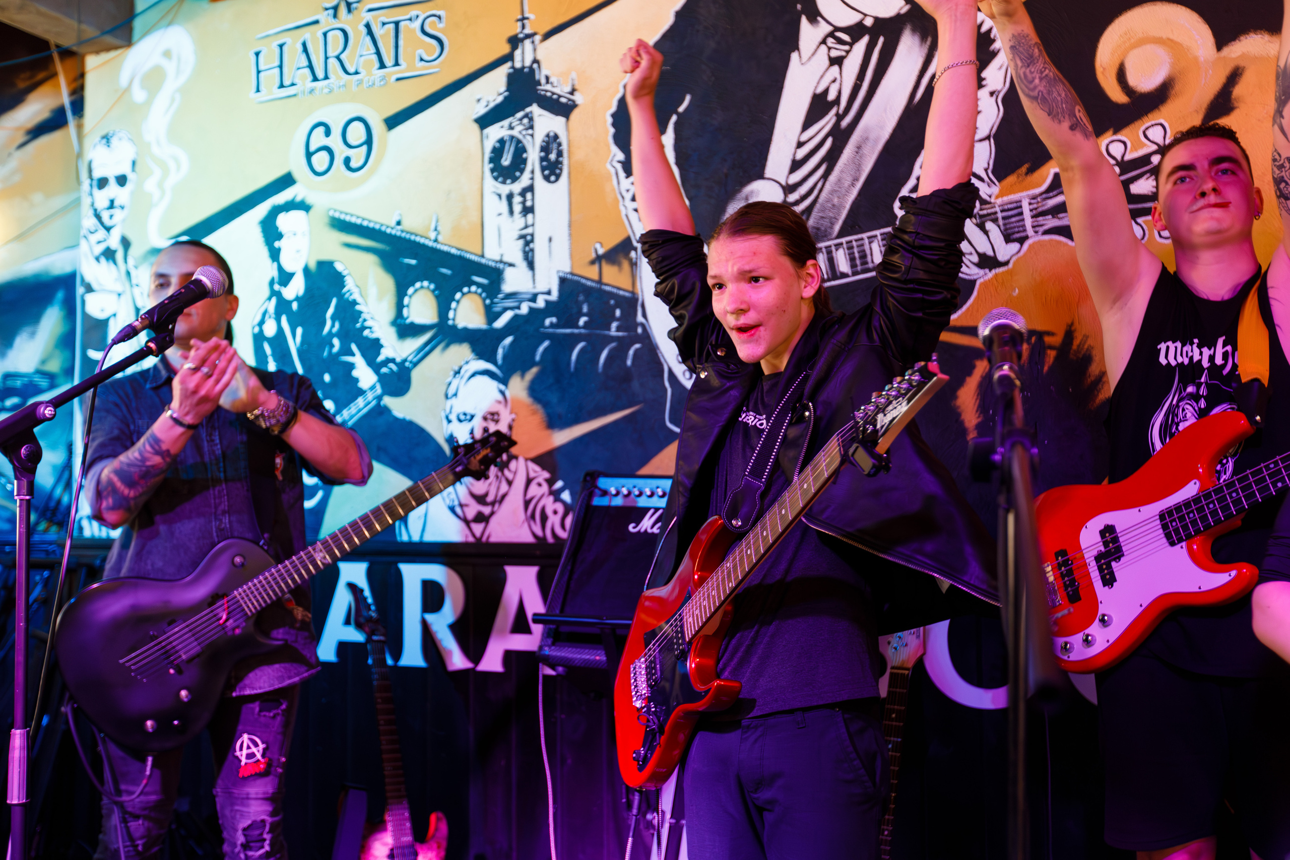 Выпускной в Нешколе Гитары в Сочи в баре Харатс