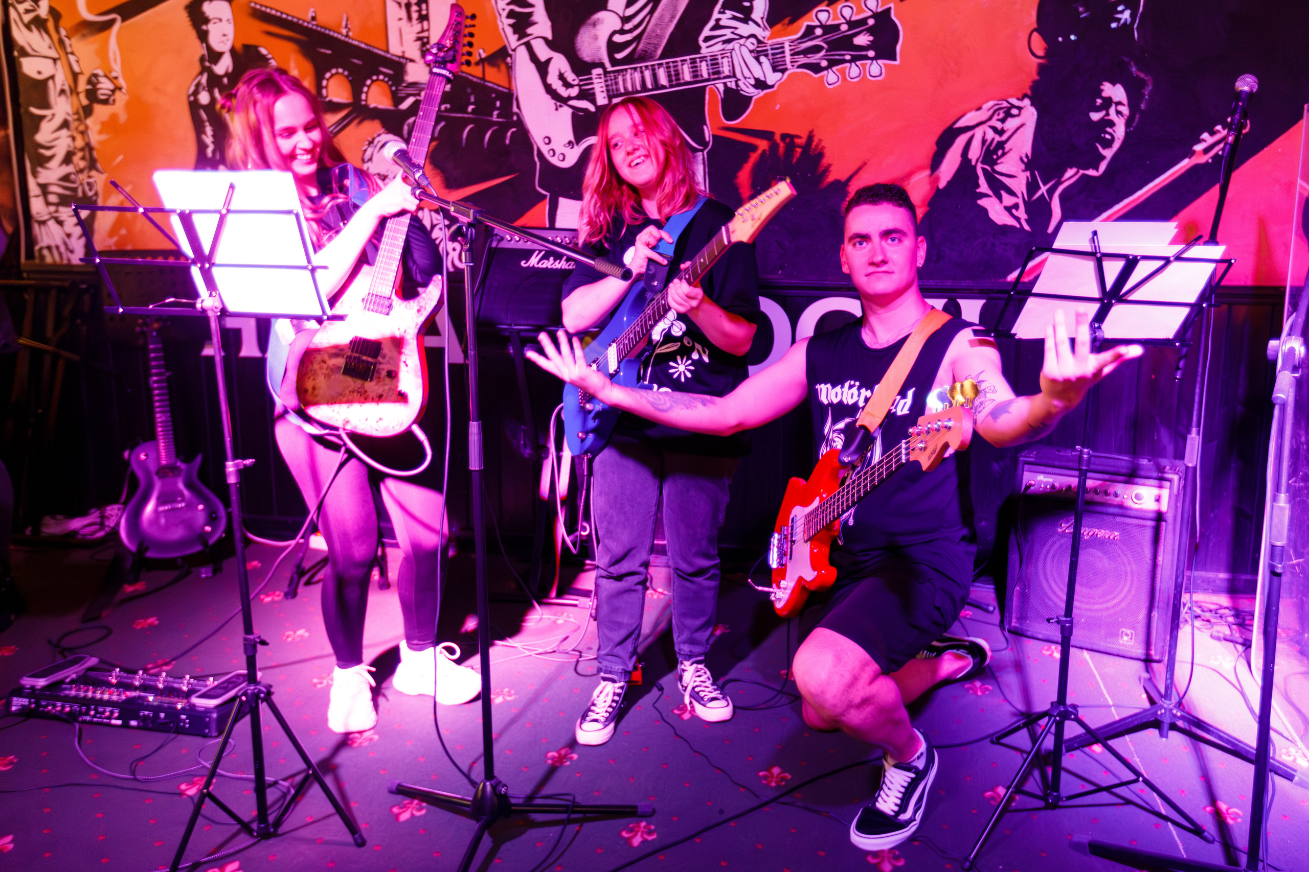 Выпускной в Нешколе Гитары в Сочи в баре Харатс