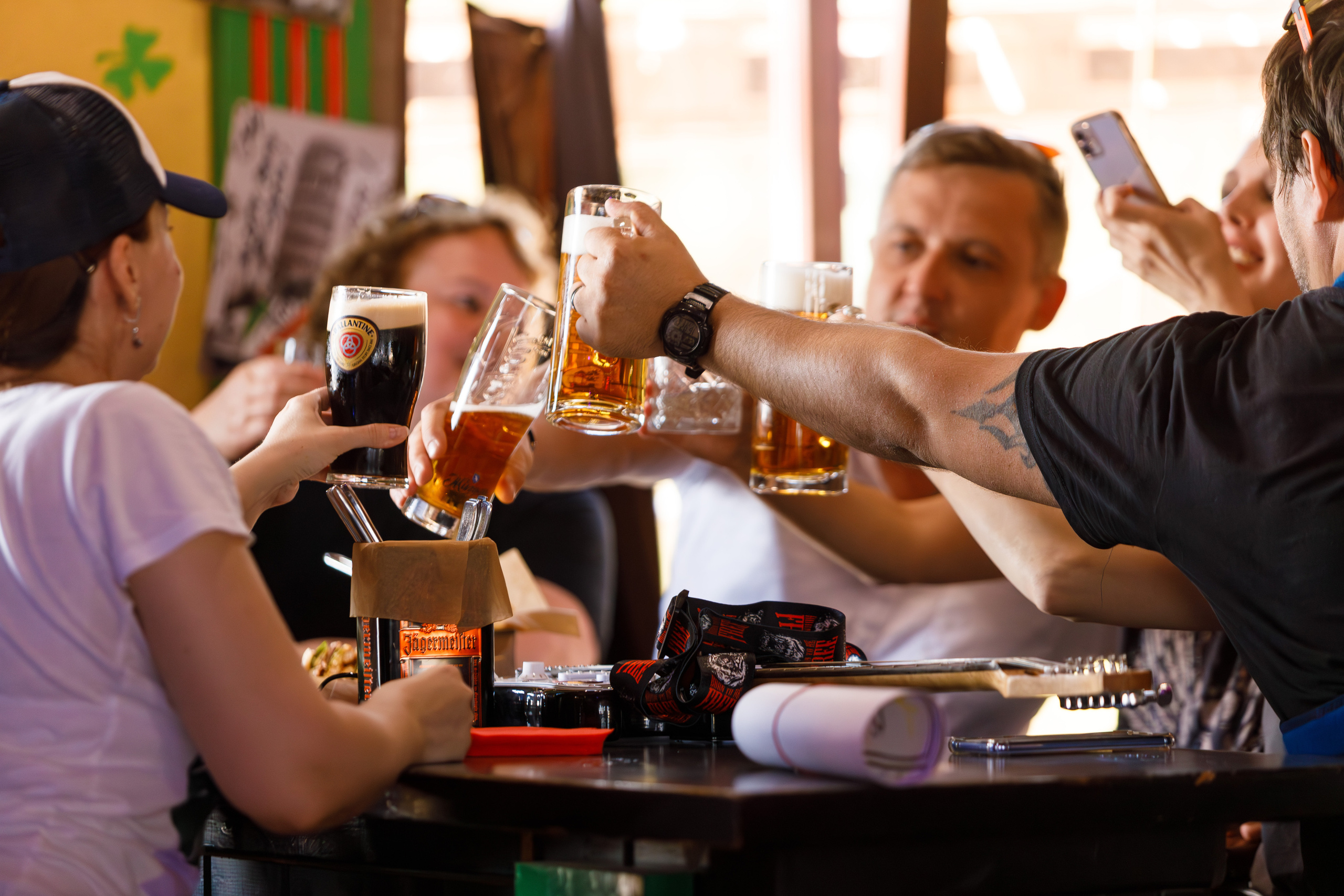 Выпускной в Нешколе Гитары в Сочи в баре Харатс