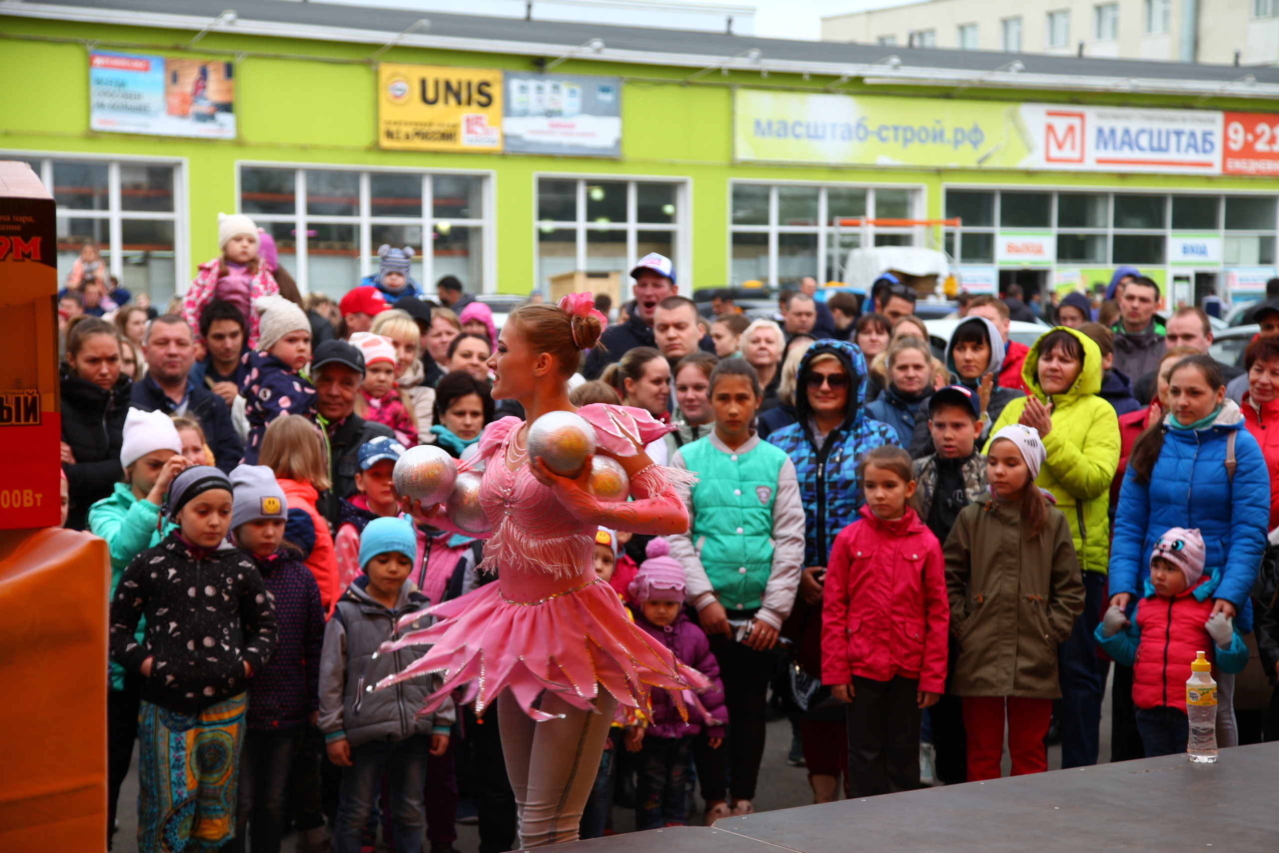 Артистка оригинального жанра Ксения Колчанова. Ведущий, Тамада, DJ, фото в Перми. Хорошее настроение