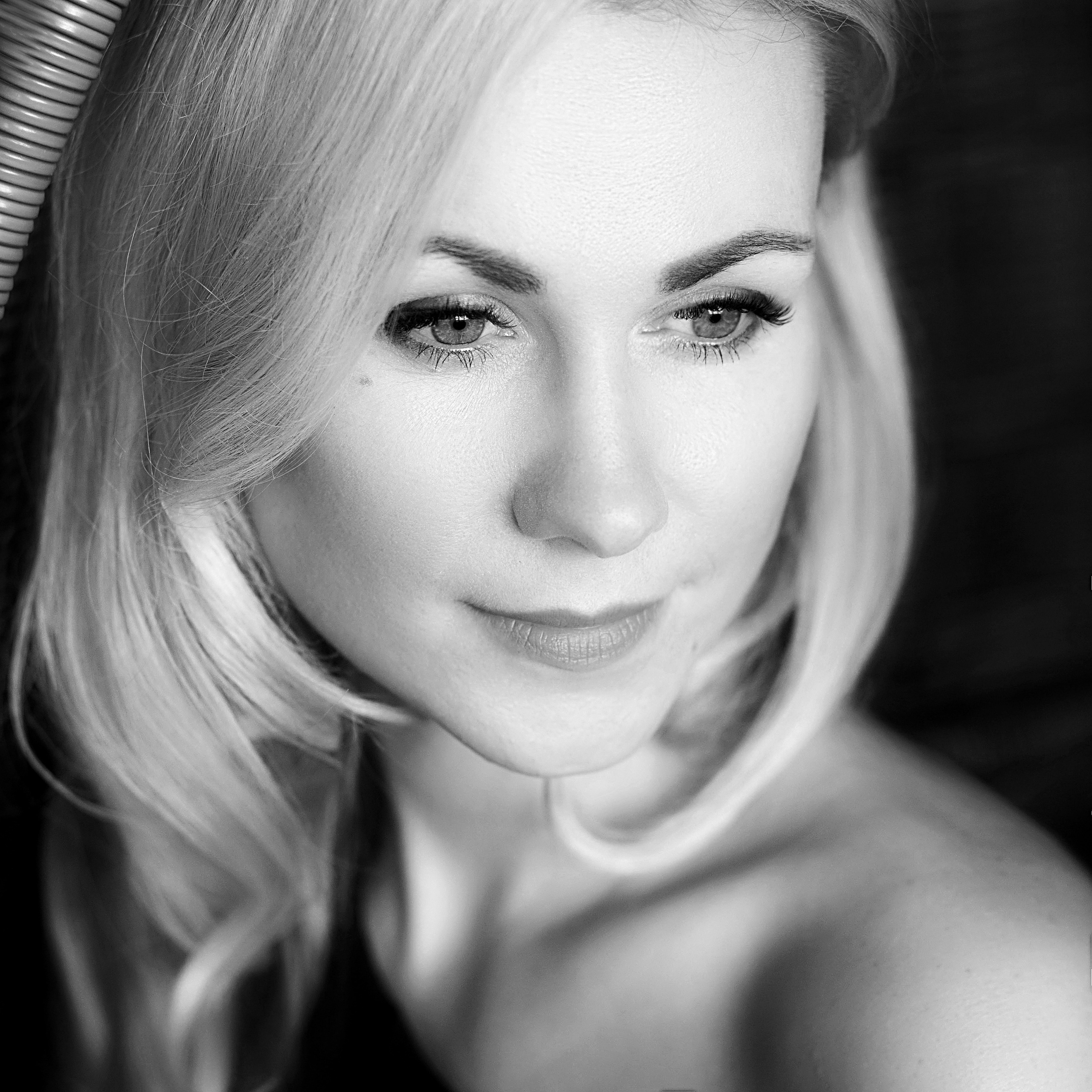 Черно-белый минималистичный портрет | Избранные работы в Санкт-Петербурге. Портретные фотосессии, контент-съемки, репортаж