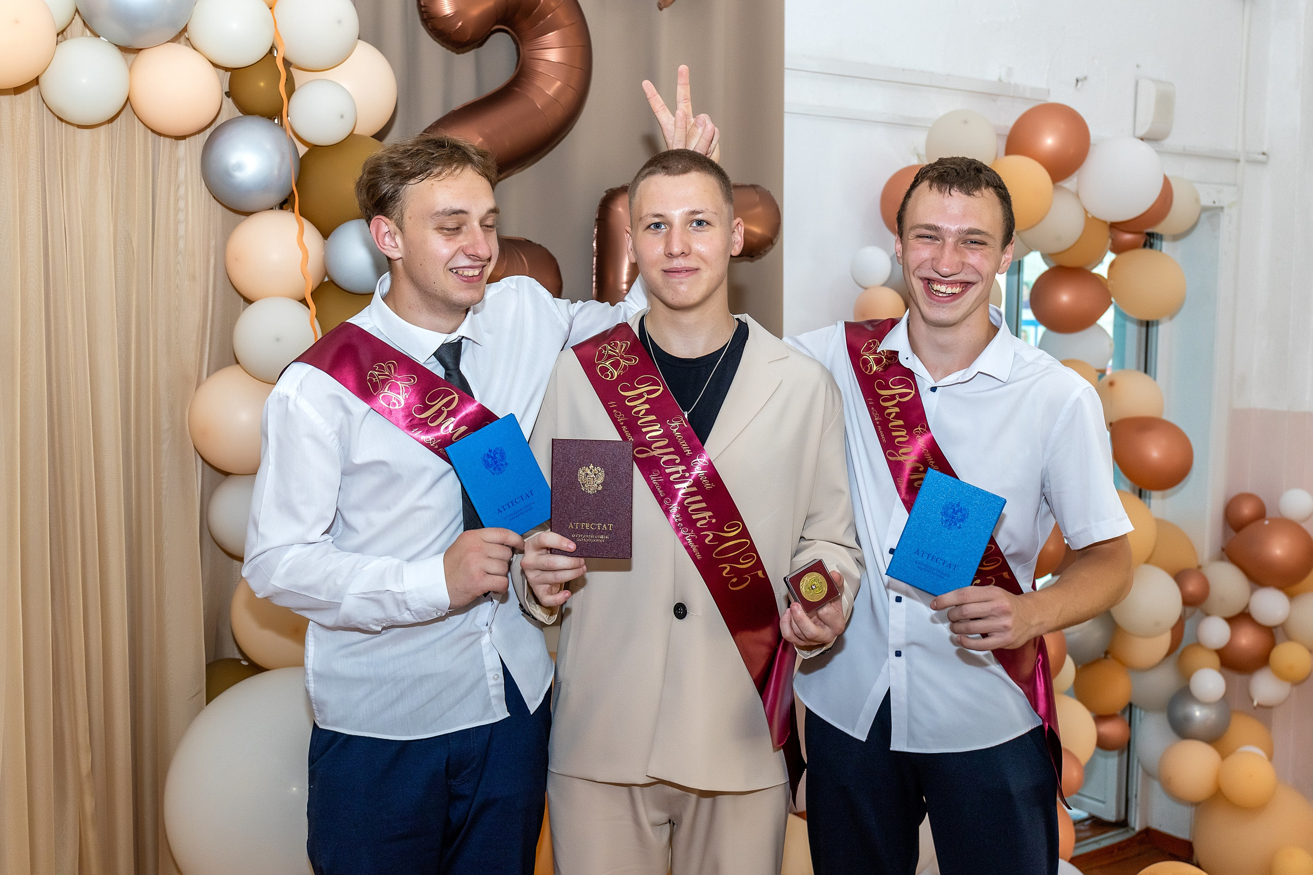 Выпускной. Школа 22, 11 класс. Стильный выпускной альбом Владивосток фотограф Вероника Мигачева