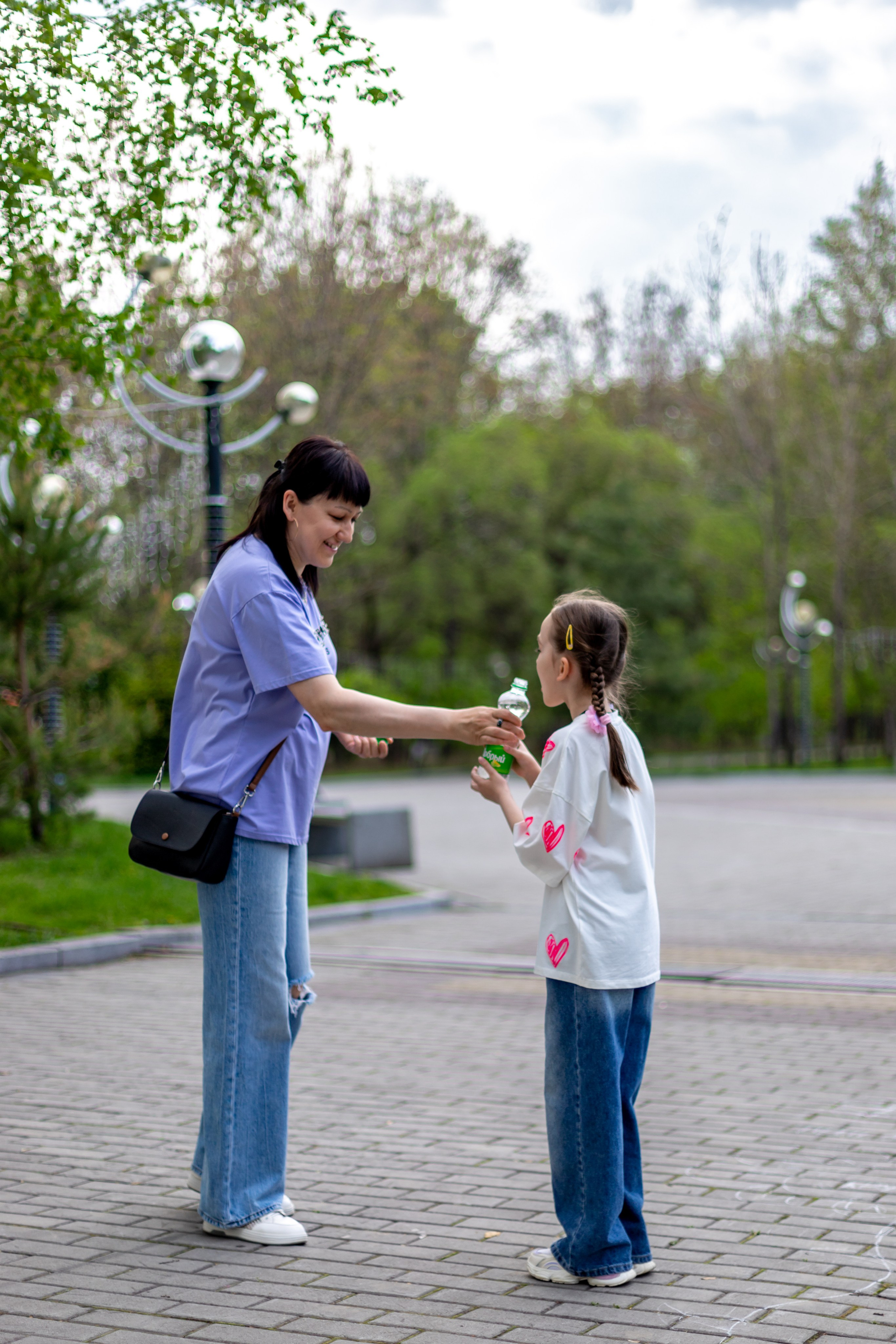 Мадина в цветущем парке. Семейный и детский фотограф в Хабаровске Алевтина Проскурякова