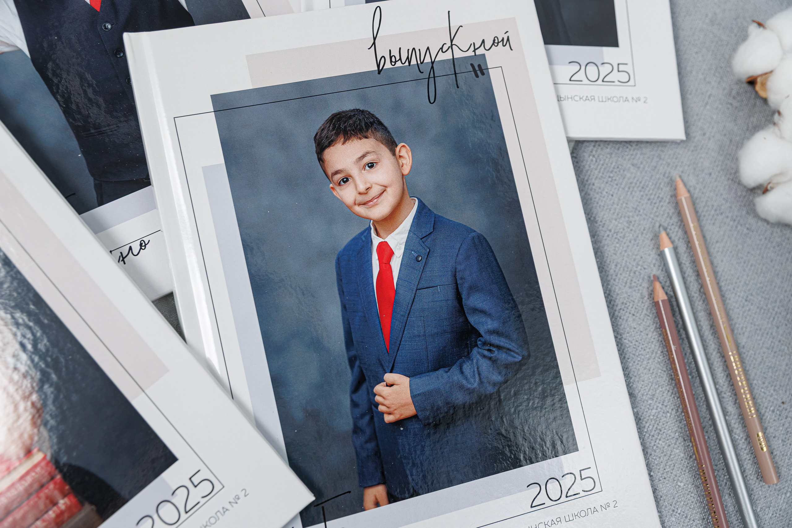 Выпускные альбомы 4 класс. Семейный и детский фотограф Комина Елена, Власиха, Одинцово