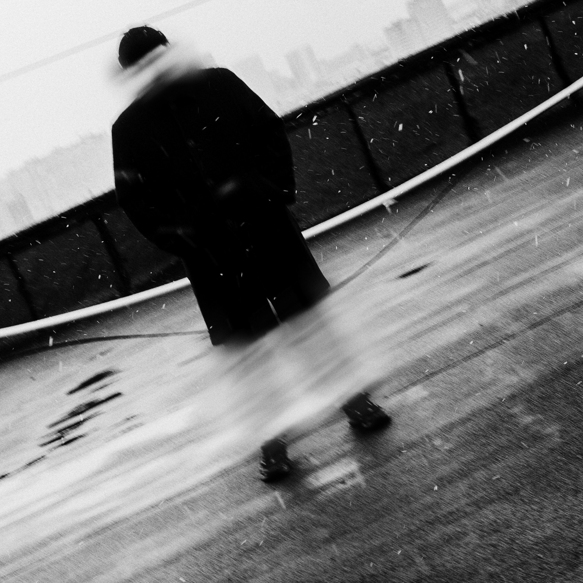 Мужской портрет на крыше в Тюмени Дарья Мустафина. Портретный фотограф Тюмень Дарья Мустафина