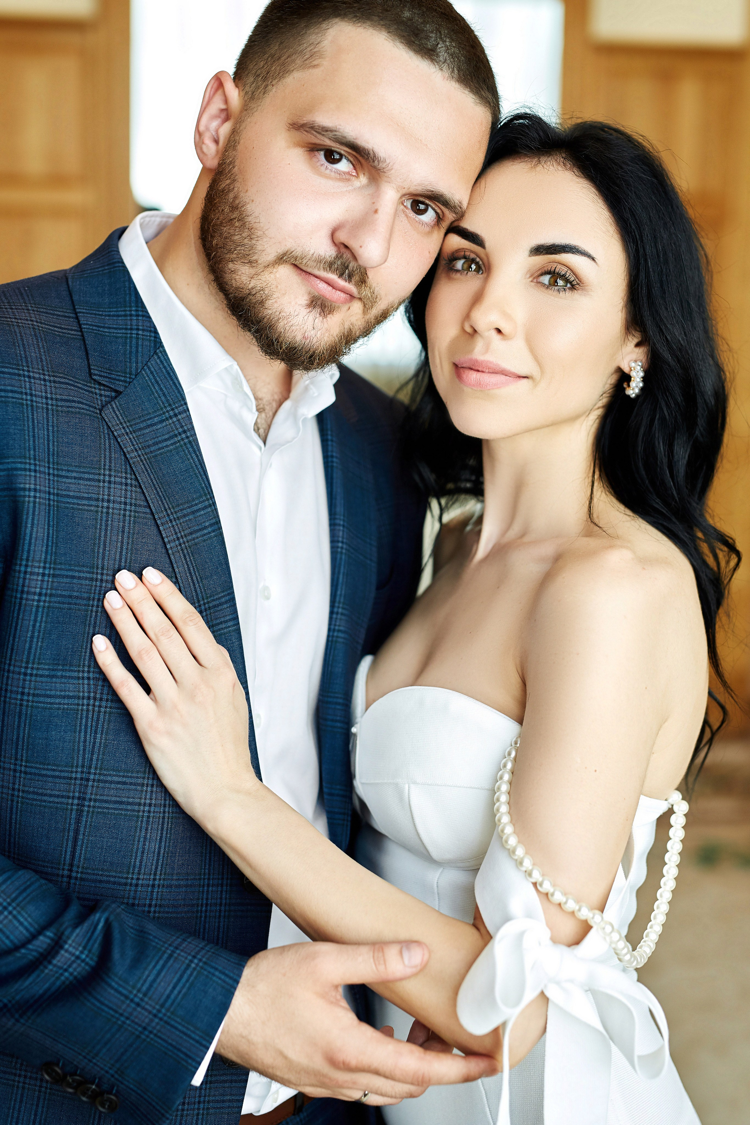 Важным фактором является стоимость услуг. Цены зависят от его опыта, каналов продвижения, наличия дополнительных услуг, и других факторов, однако не стоит экономить, ведь фотография - это не просто услуга, это инвестиция в воспоминания на всю жизнь.