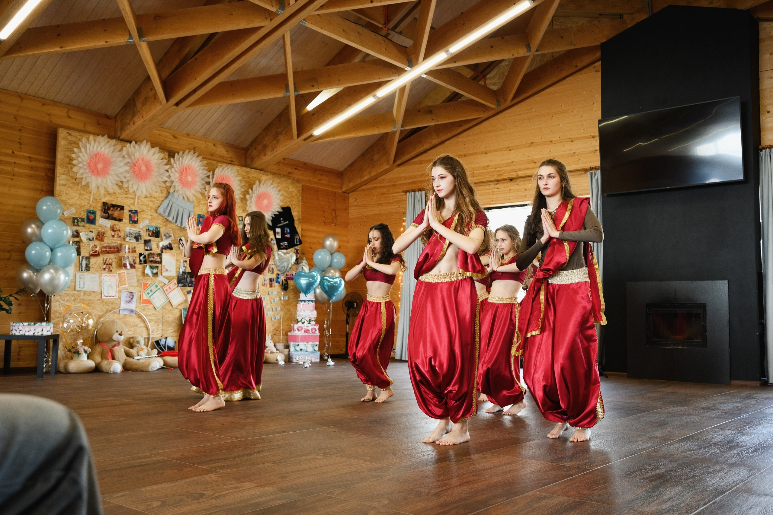 Фотосъемка дня рождения в Петропавловске-Камчатском. Яркая фотосессия дня рождения на природе в Петропавловске-Камчатском. Веселые моменты праздника с друзьями в кадре. Профессиональная съемка детских и взрослых дней рождения. Фотосессия дня рождения в Петропавловске-Камчатском.