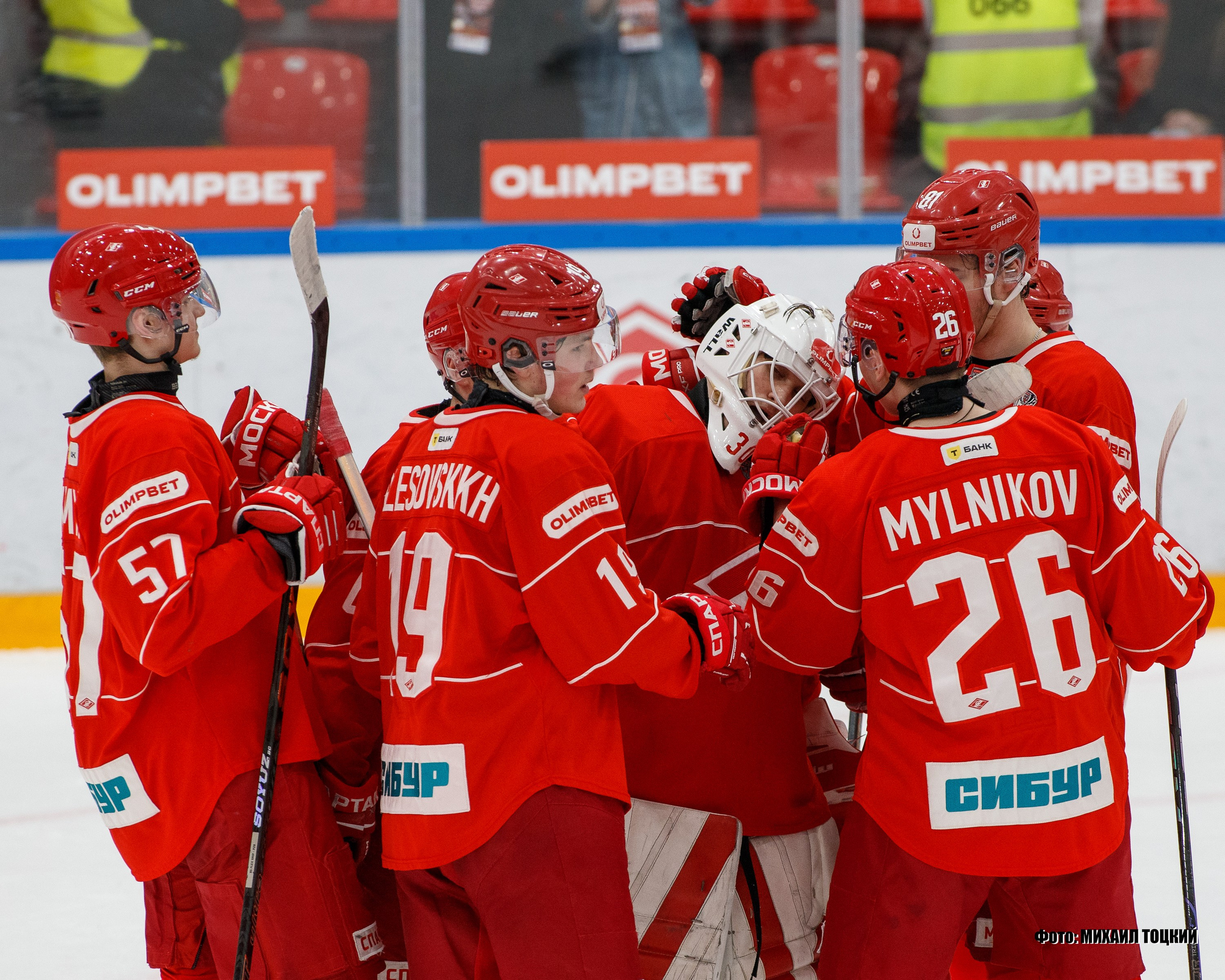 Фоторепортаж Плей-офф МХЛ. МХК Спартак (Москва) — МХК Динамо (Санкт-Петербург). Михаил Тоцкий портретный и репортажный фотограф в Москве