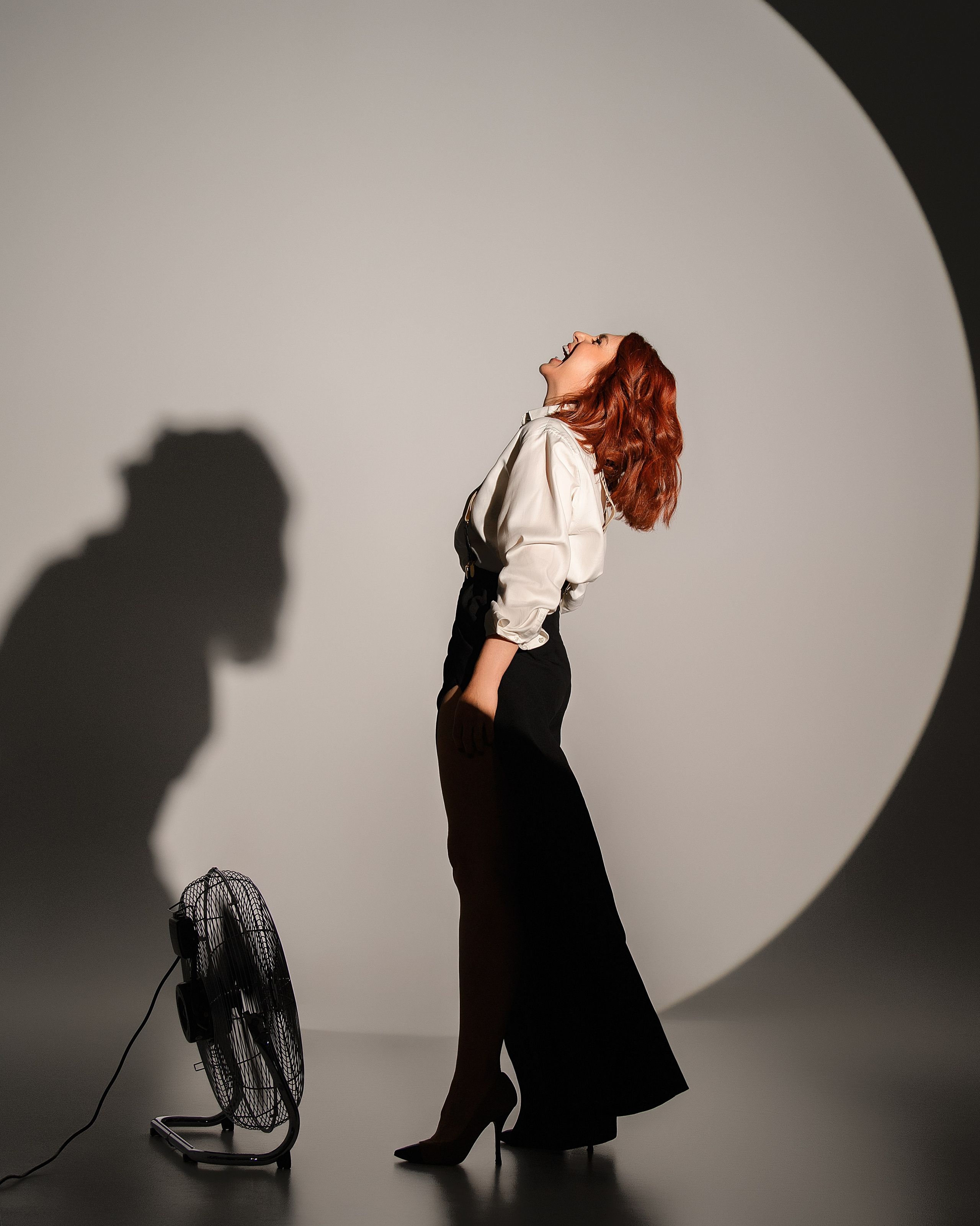 Фотосессия Виктории на циклораме. Женский фотограф в Москве Богдашкина Динара