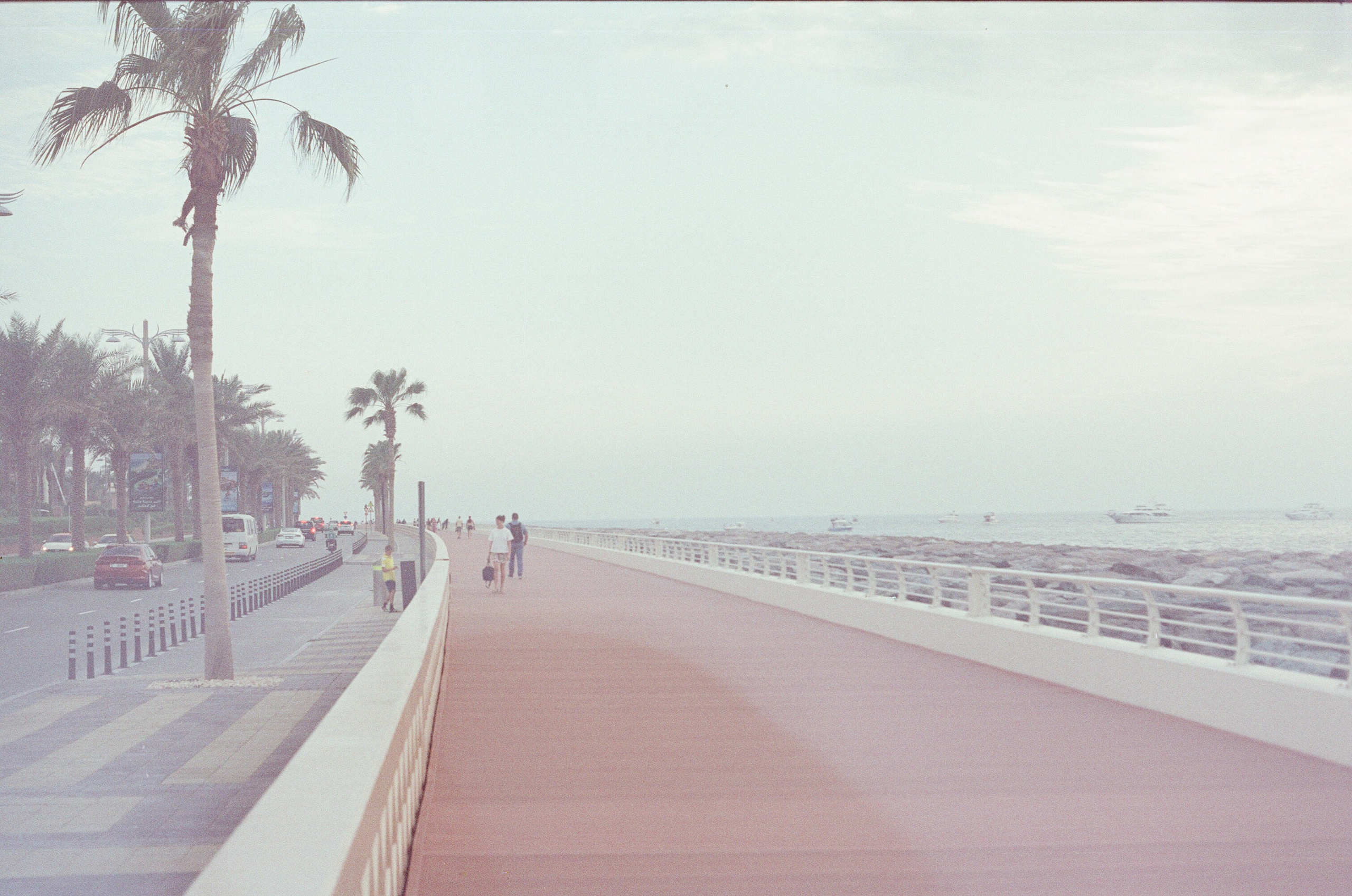 Dubai \ may 2024 \ film 35 mm. Коммерческий Фотограф Виктор Фоменых