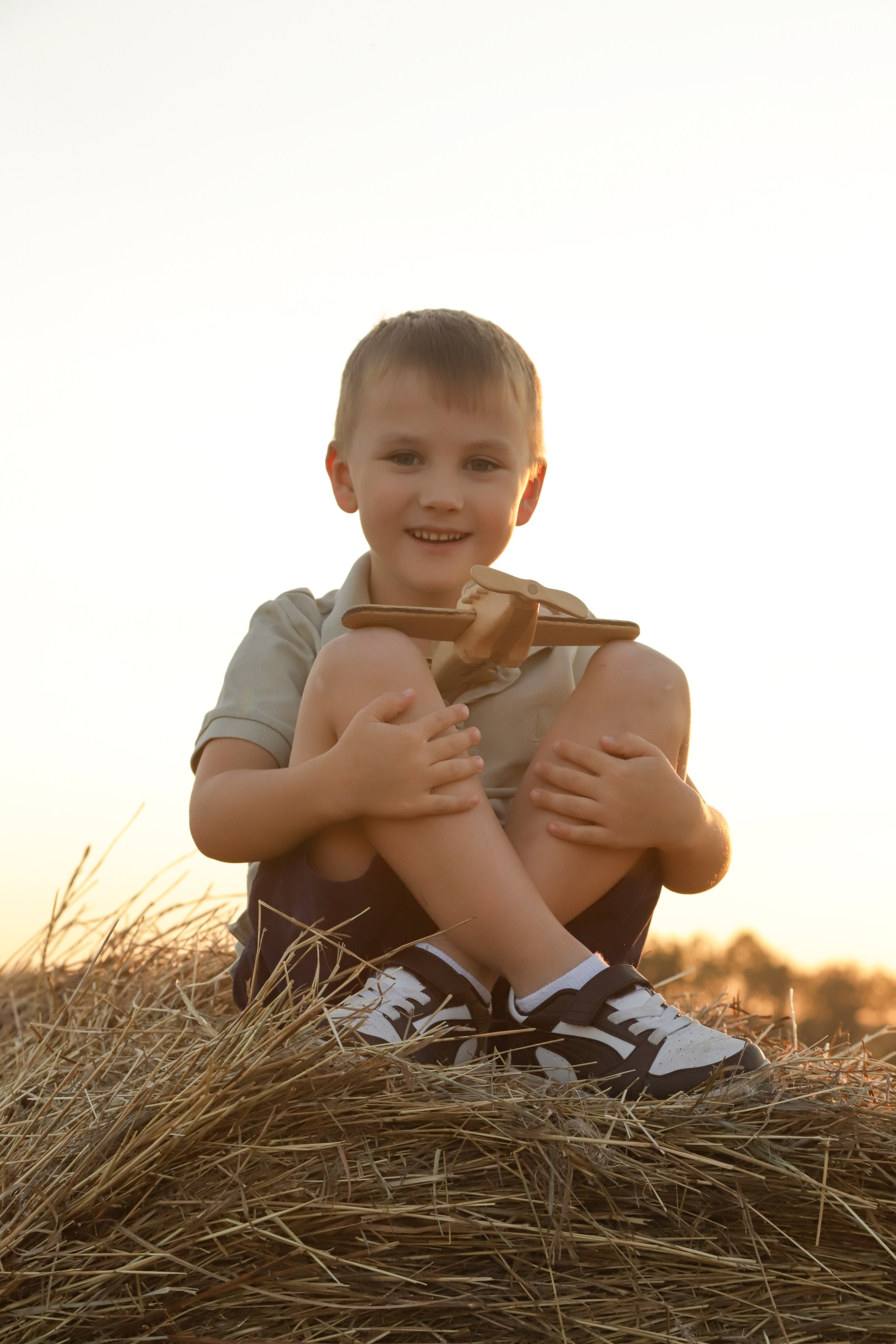 Мама с детьми в поле стога. Диана Николаева — фотограф город Балашиха