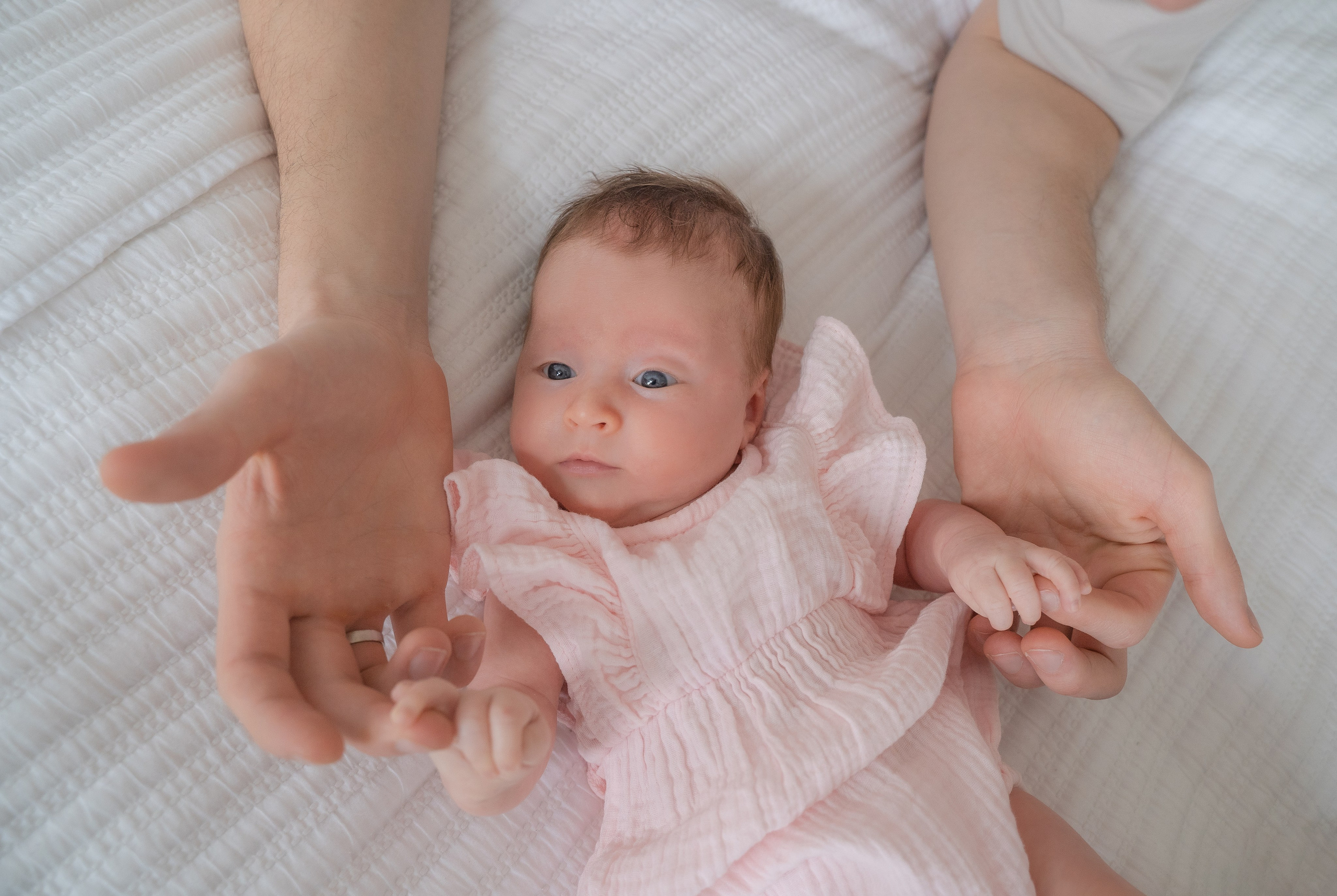 Лайфстайл фотосессия новорожденной в студии