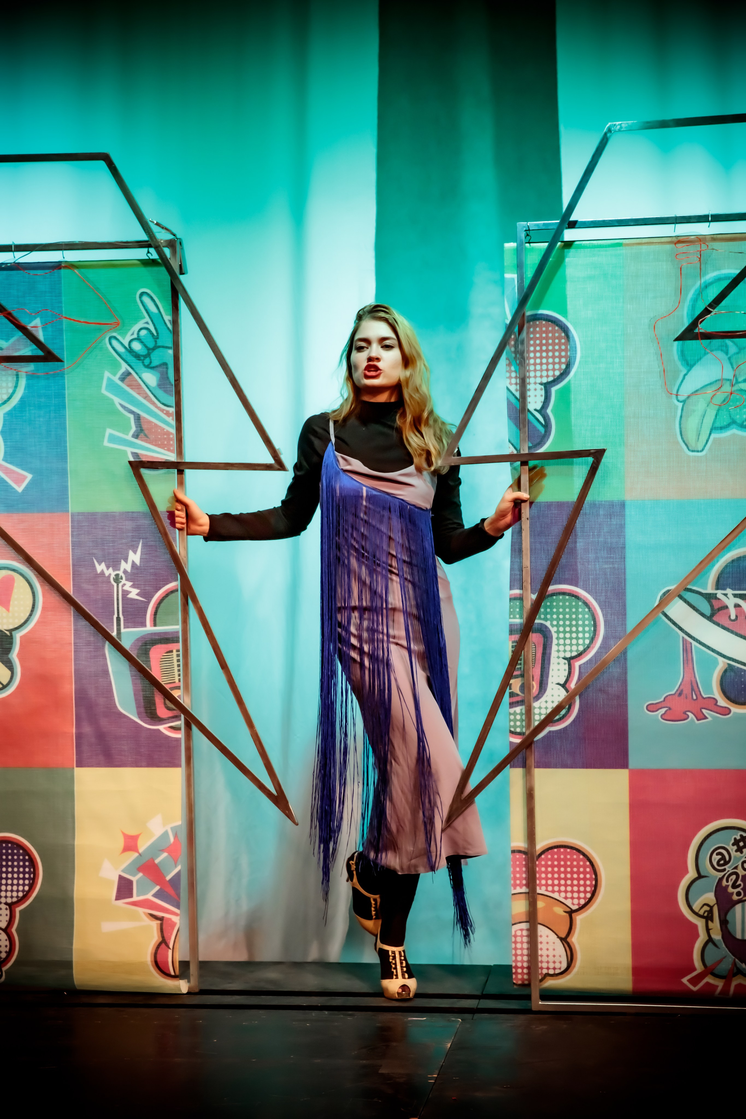 Смотри наверх!. Санкт-Петербургский драматический театр «Палитра»