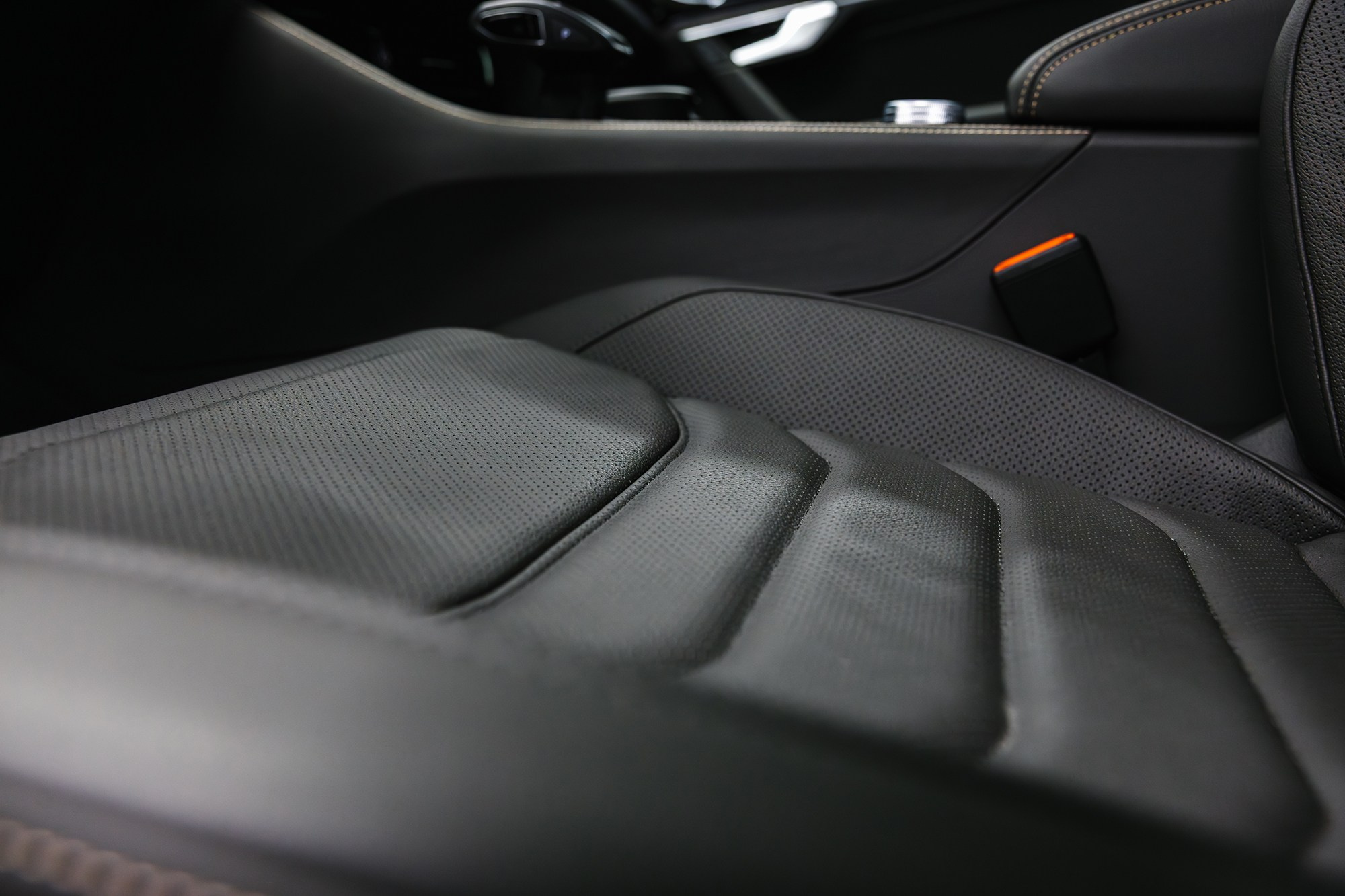 Volkswagen Touareg R-Line 2.0 TSI AT (265 л. с.). Автосалон «Х-Авто»