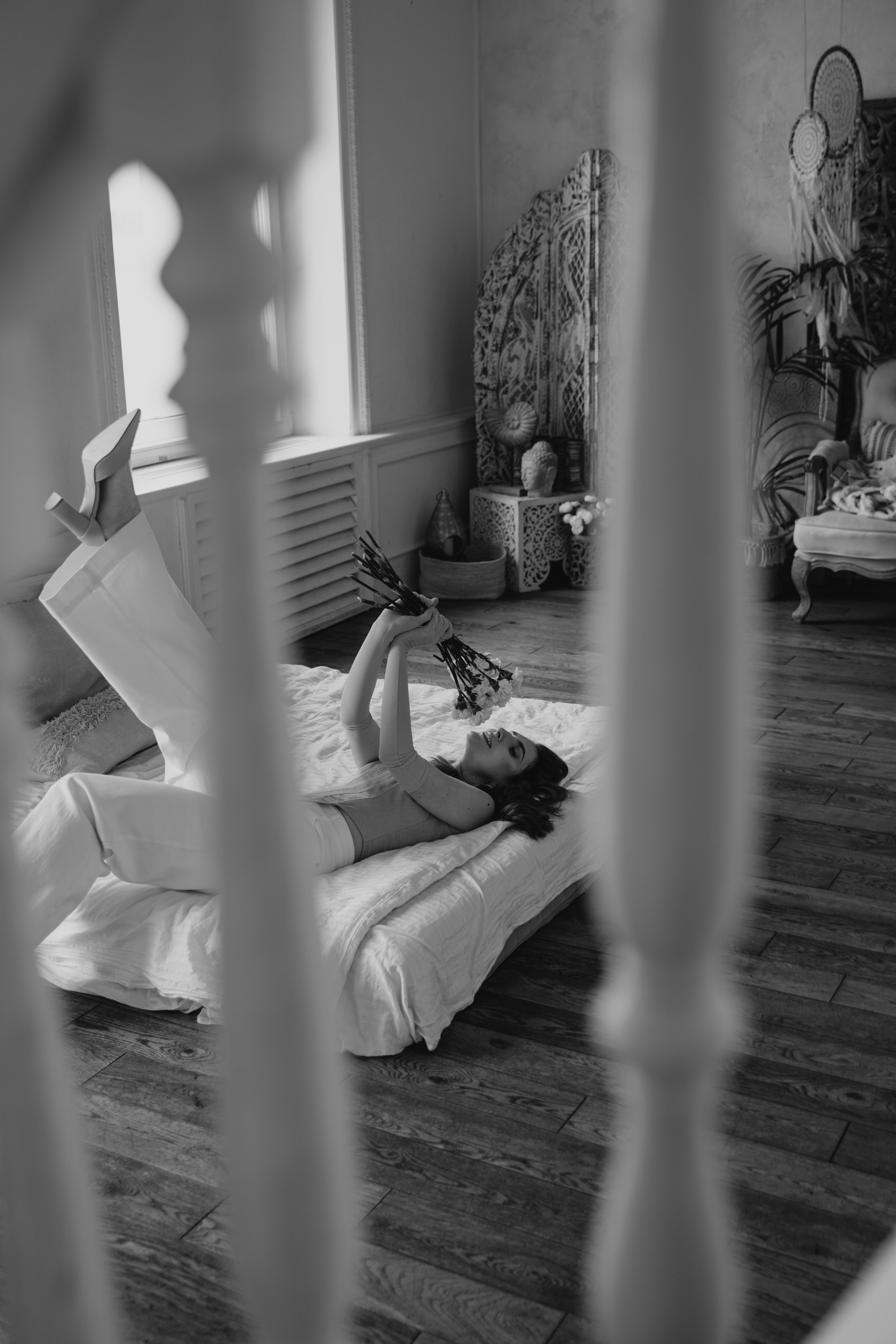 Девушка с гвоздиками. Санкт-Петербург, май 2022. Фотограф в Мурманске, Североморске и Санкт-Петербурге Валерия Козлова