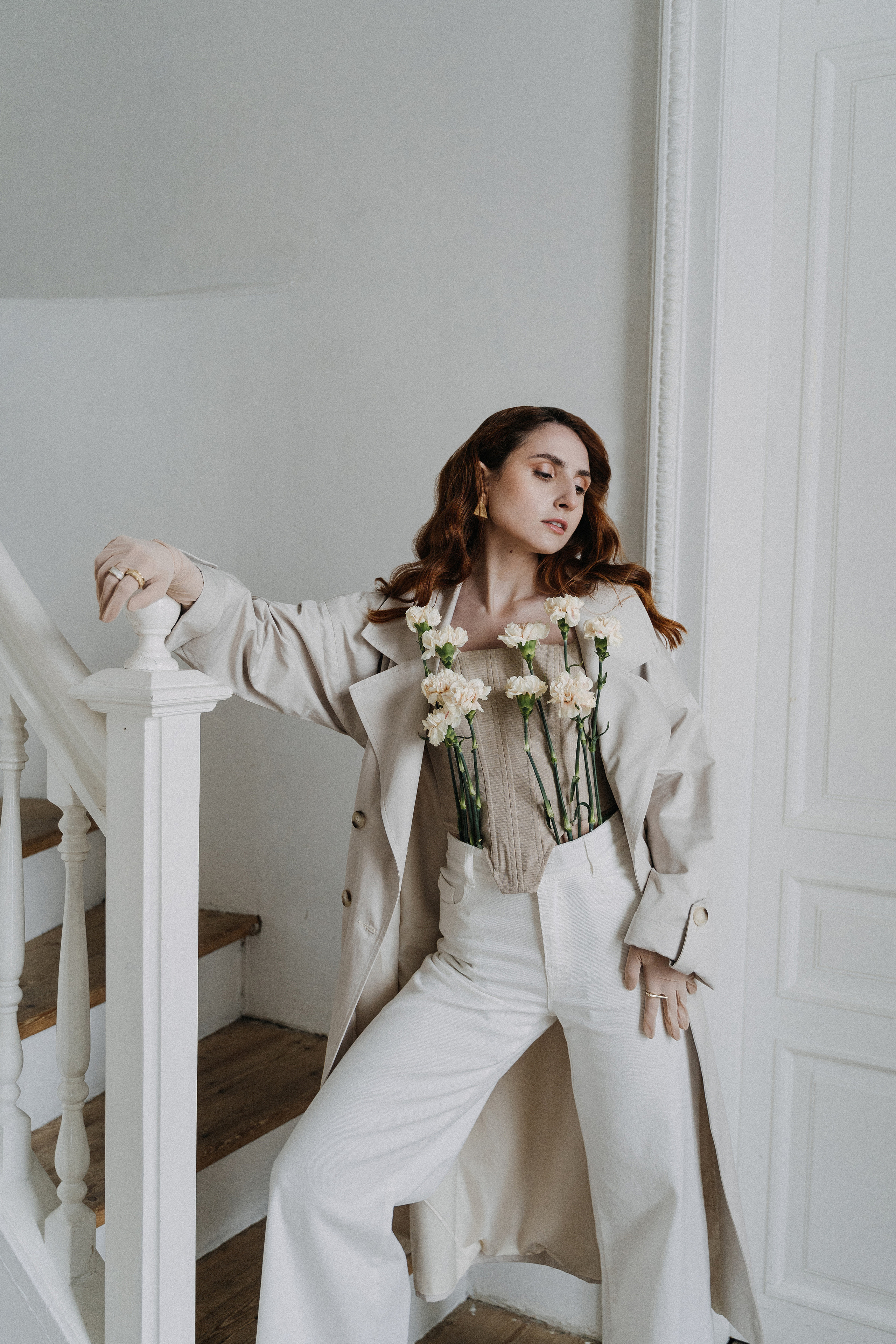 Девушка с гвоздиками. Санкт-Петербург, май 2022. Фотограф в Мурманске, Североморске и Санкт-Петербурге Валерия Козлова