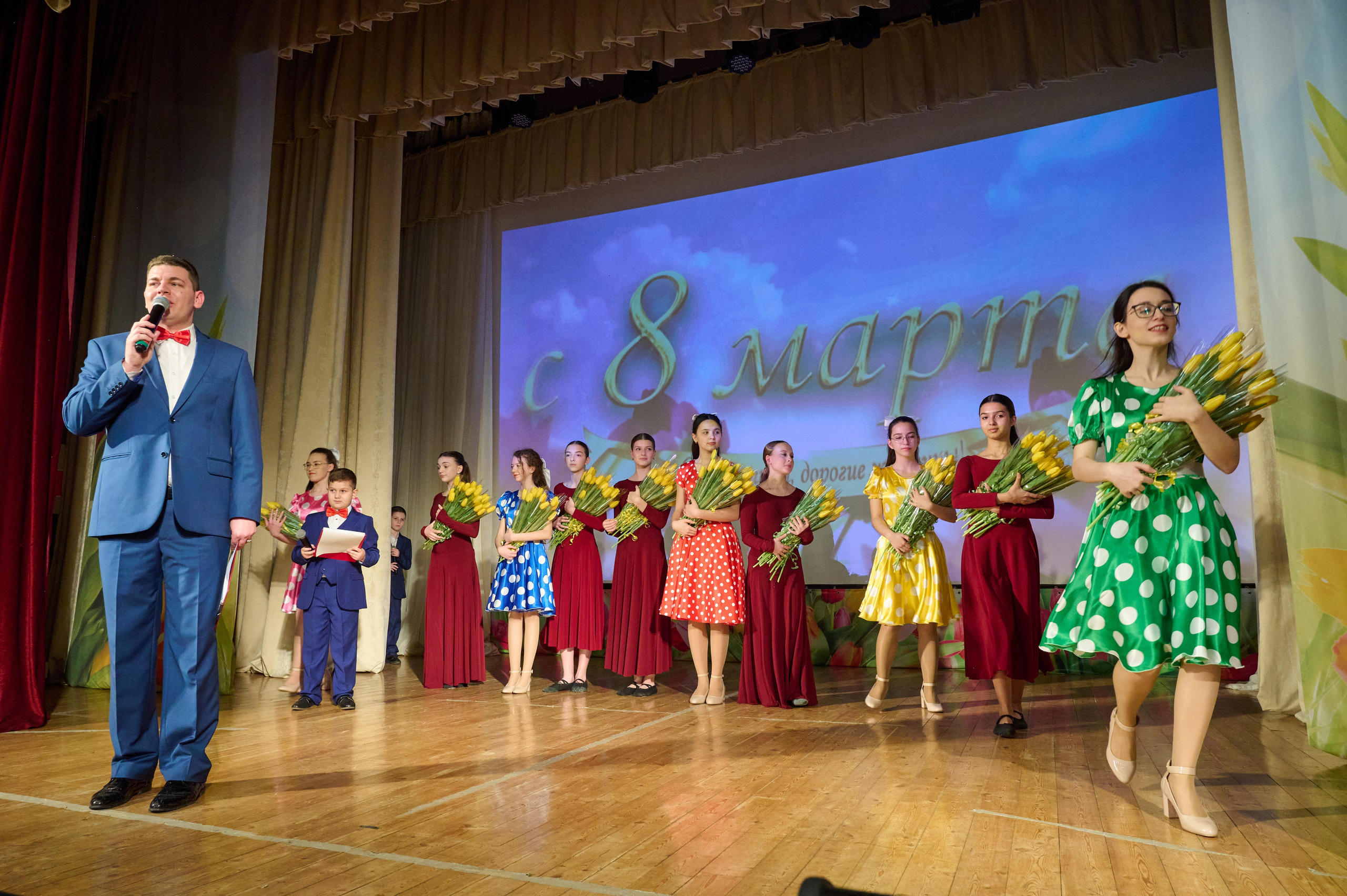 8 марта ДК Кабардинка. Жизнь курорта Кабардинка в фотографиях