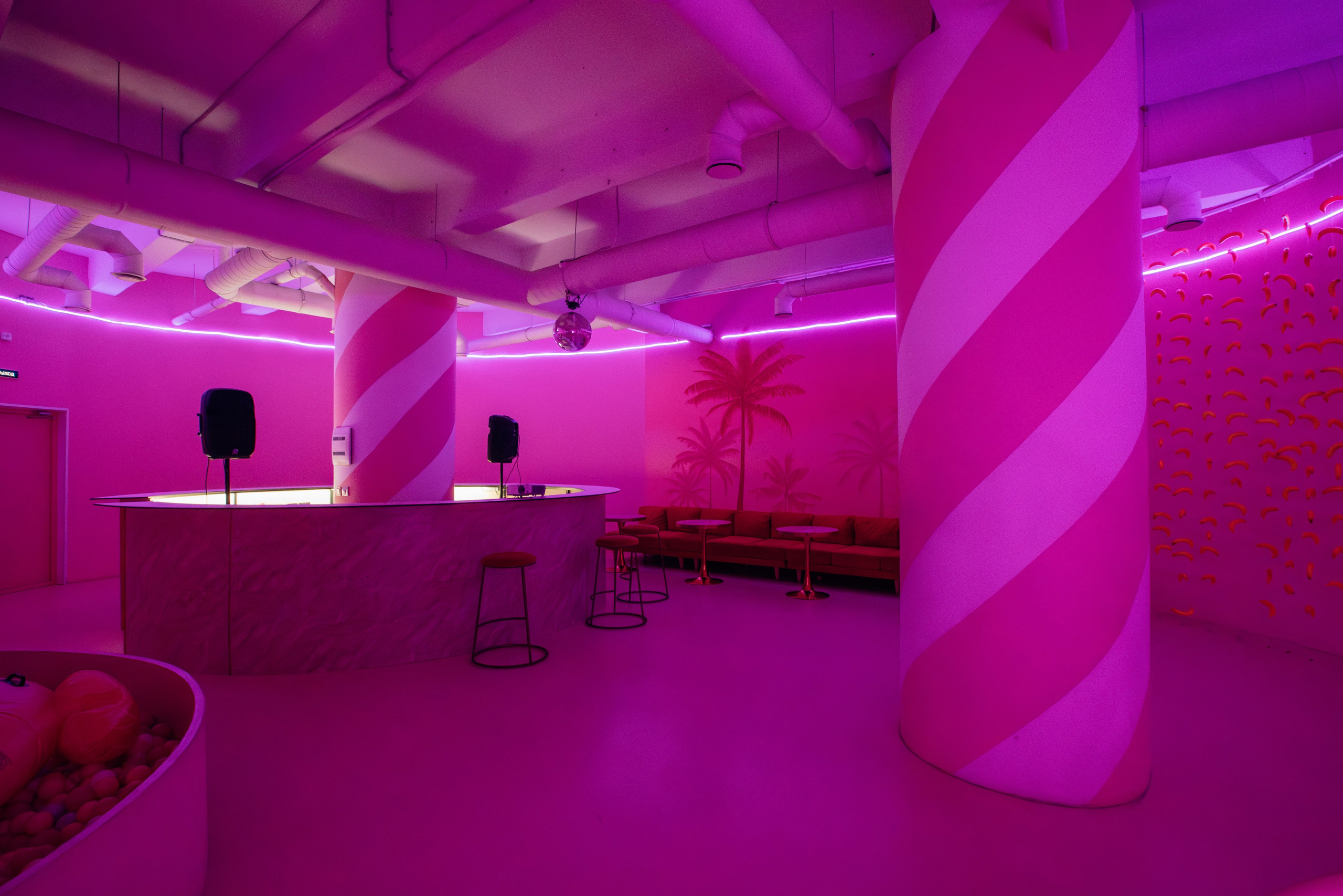 Mr. Flamingo (лето). Аренда лофта в СПб для мероприятий