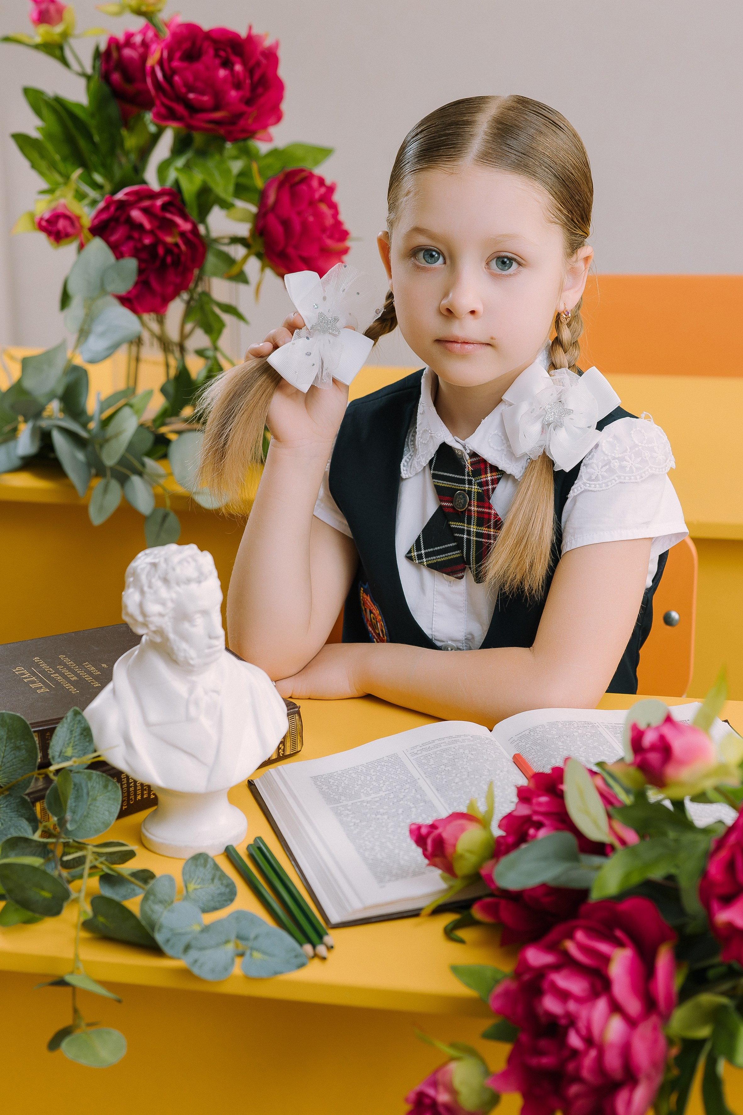 Портреты за партой в классе- Весна. Выпускные альбомы Натальи Бутко: Новороссийск, Анапа, Геленджик