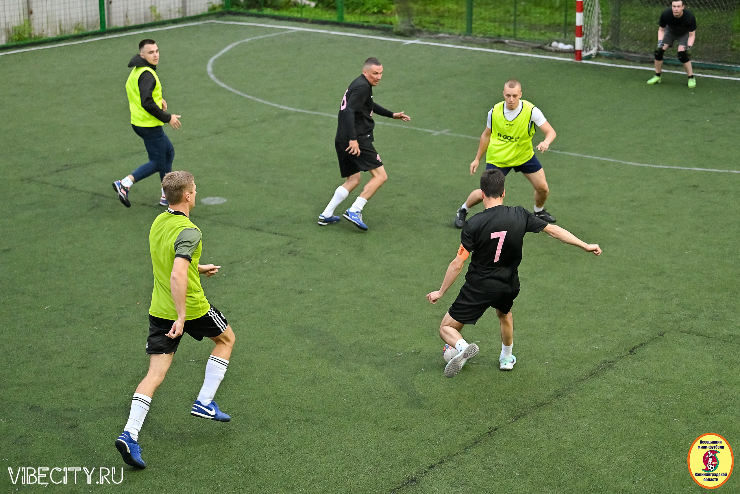 ИГРЫ МИНИ-ФУТБОЛЬНОЙ И КОРПОРАТИВНОЙ ЛИГИ. VIBECITY.RU Вайб Сити Ру Фоторепортажи Фотоотчеты Калининград
