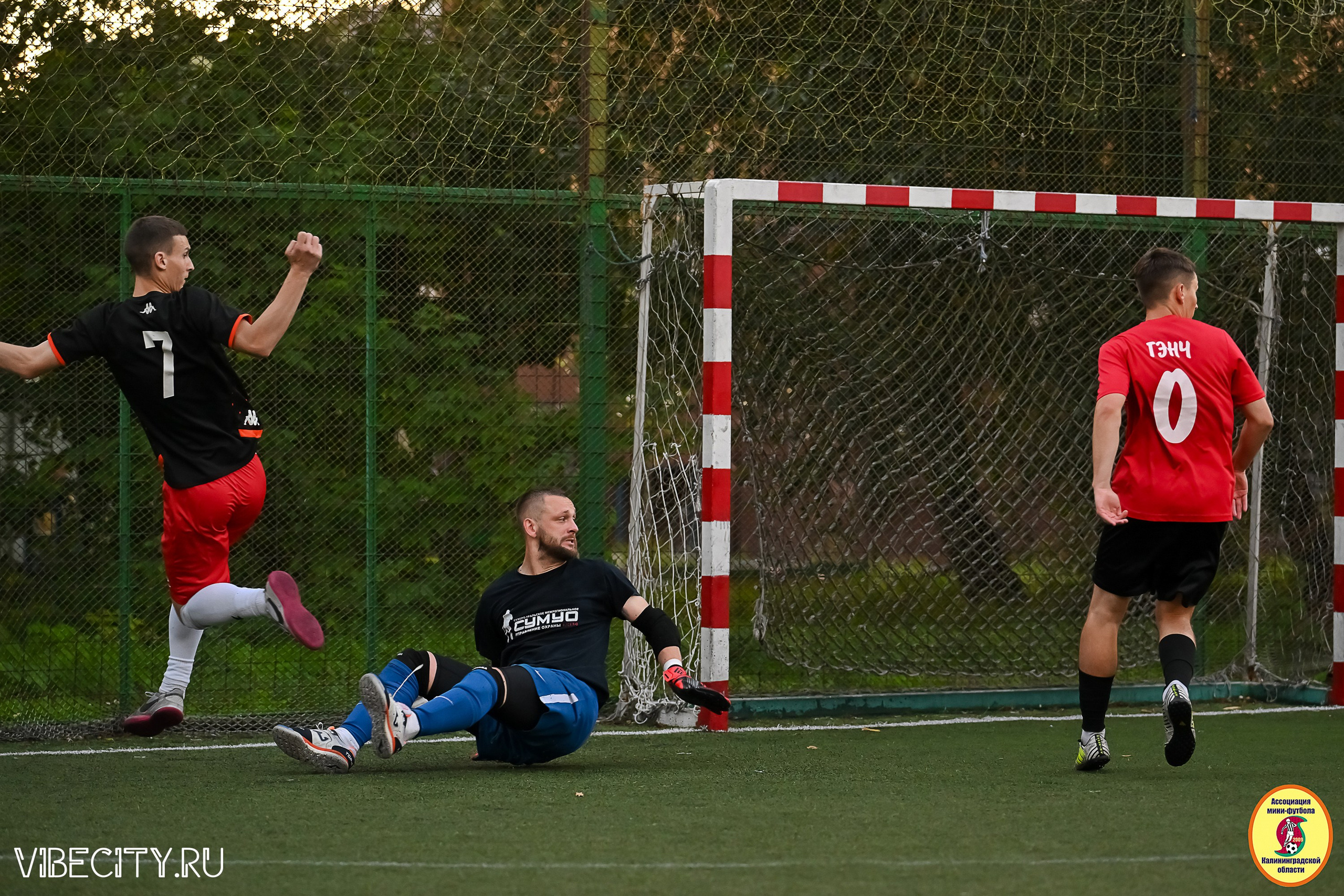 ИГРЫ МИНИ-ФУТБОЛЬНОЙ И КОРПОРАТИВНОЙ ЛИГИ. VIBECITY.RU Вайб Сити Ру Фоторепортажи Фотоотчеты Калининград