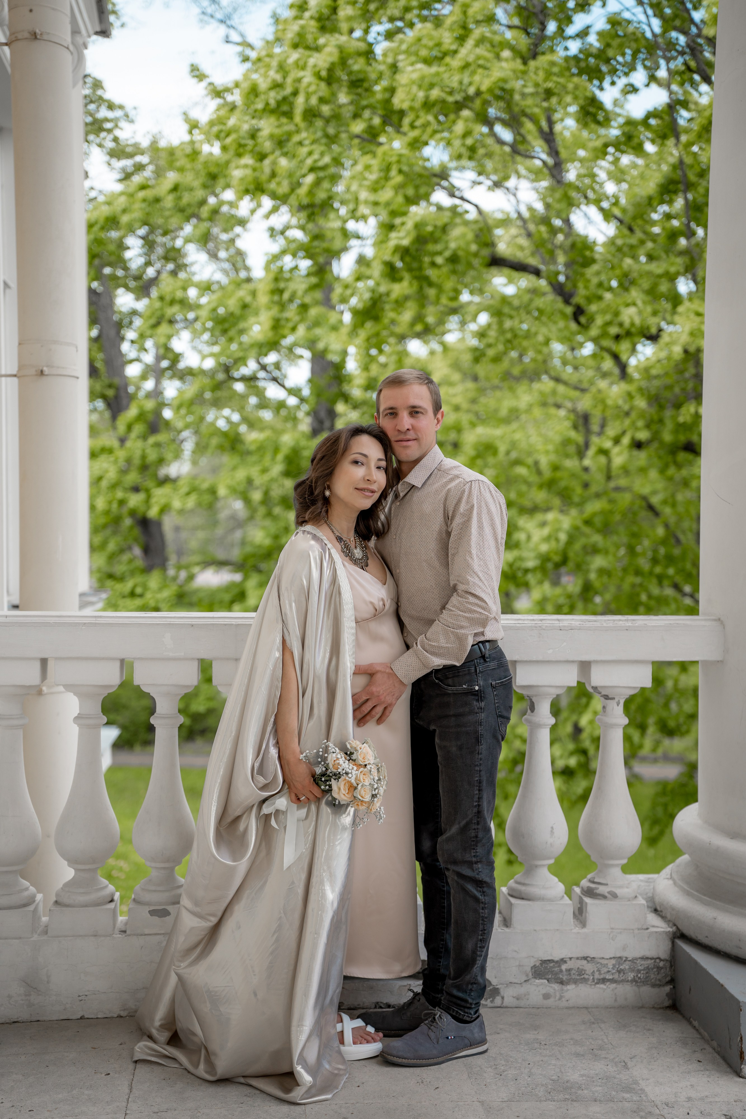 Молодые у загса в Царском Селе на крыльце дворца