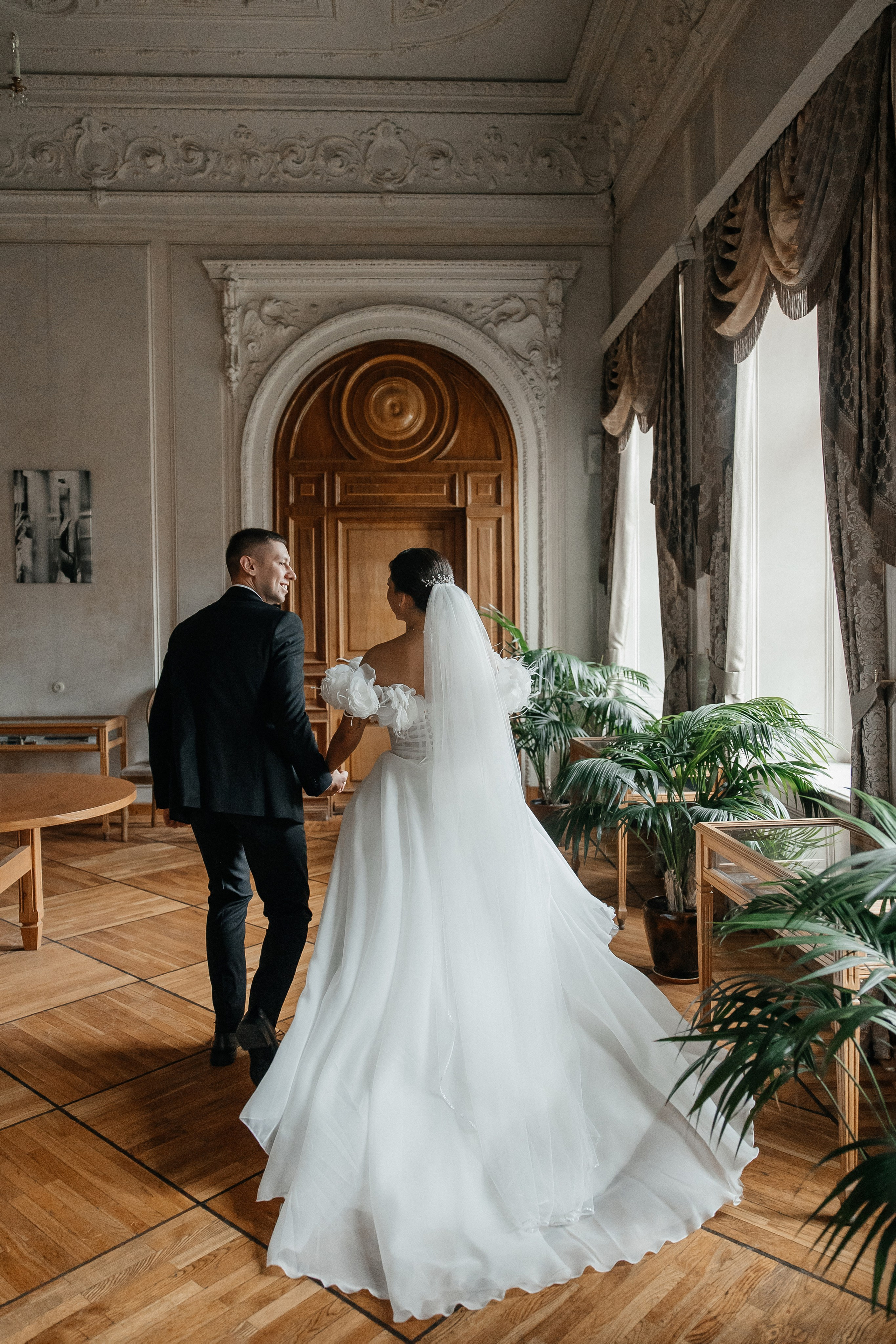 Свадебная фотосессия в библиотеке читальне Пушкина