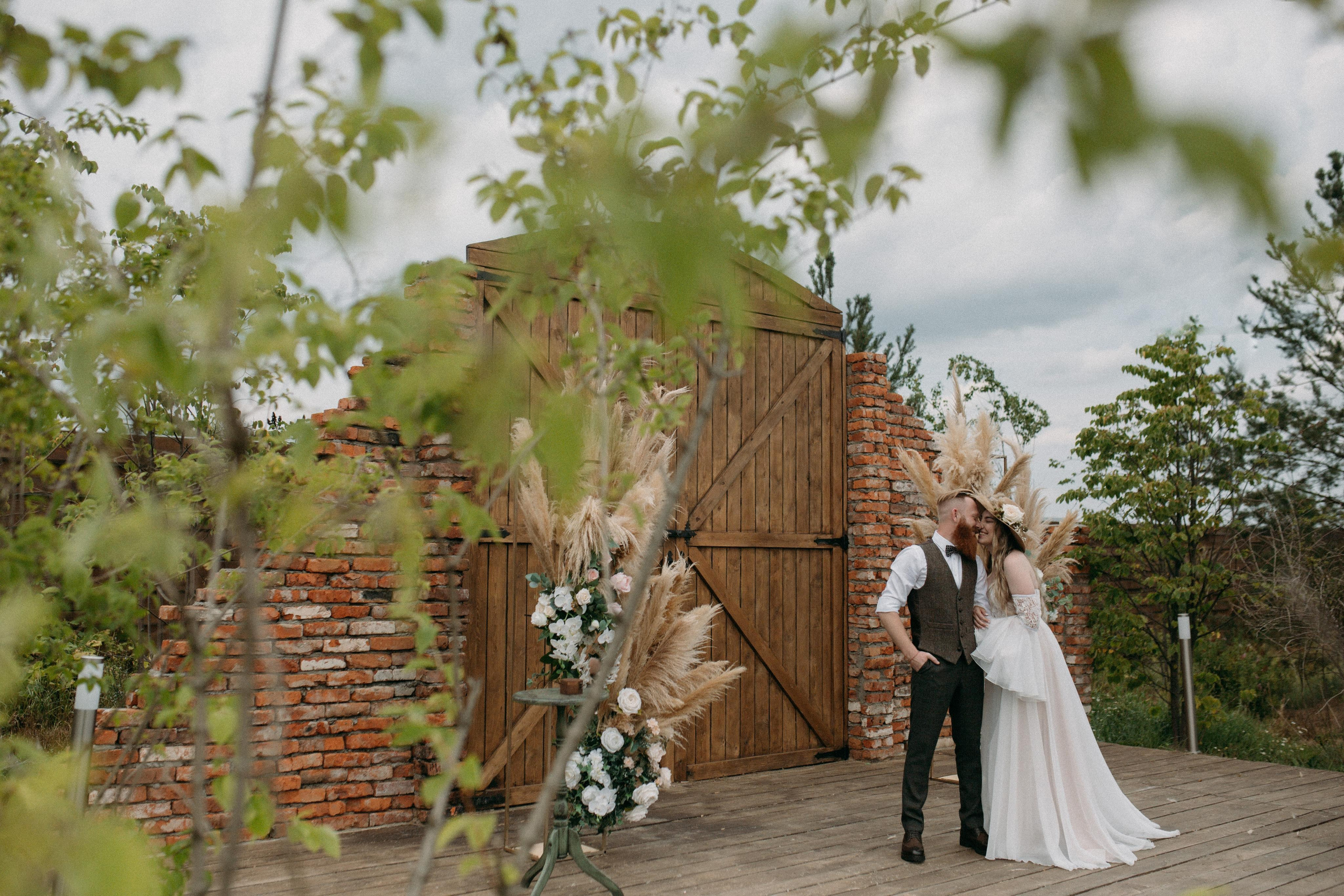 Амбарные ворота. Локация для церемонии и фотосессии. Свадебная площадка РАНЧО