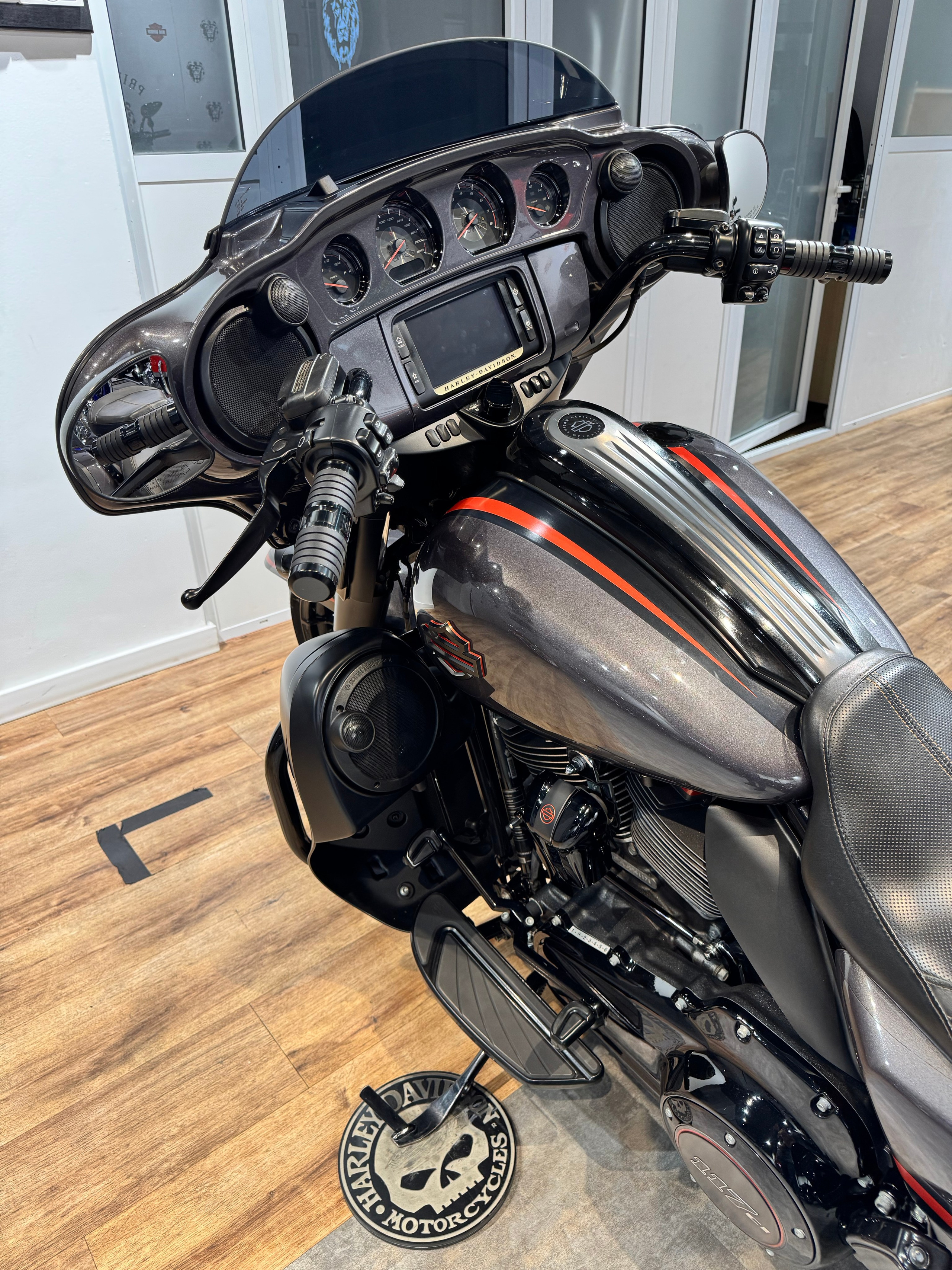 Harley Davidson 117 CVO Street Glide Special (Touring) — купить мотоцикл. Hello Davidson, Москва. Только хорошие мотоциклы…