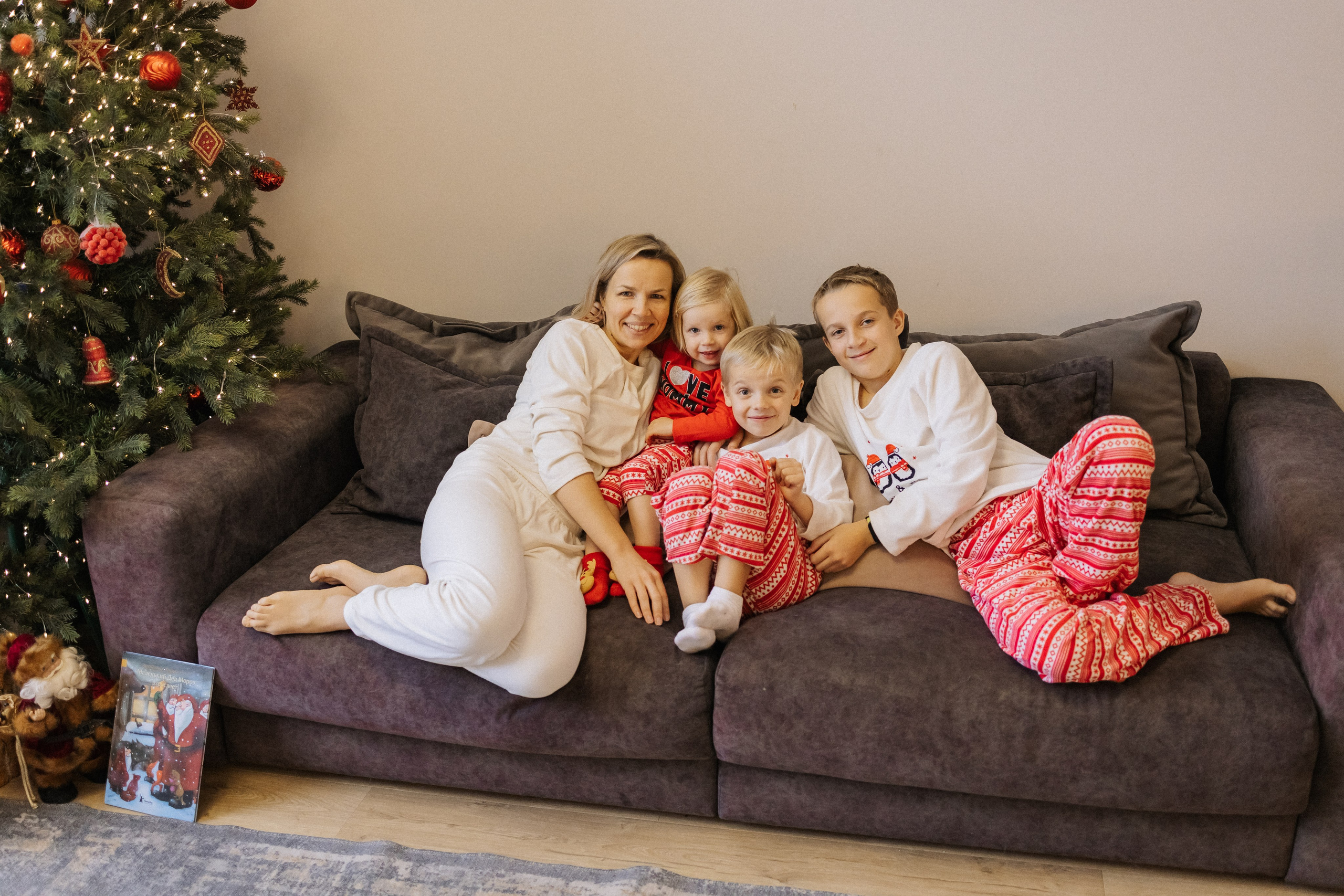 Новогодняя фотосессия дома у Леоновых. Семейный, детский и женский фотограф Дарина Старшинова в Твери