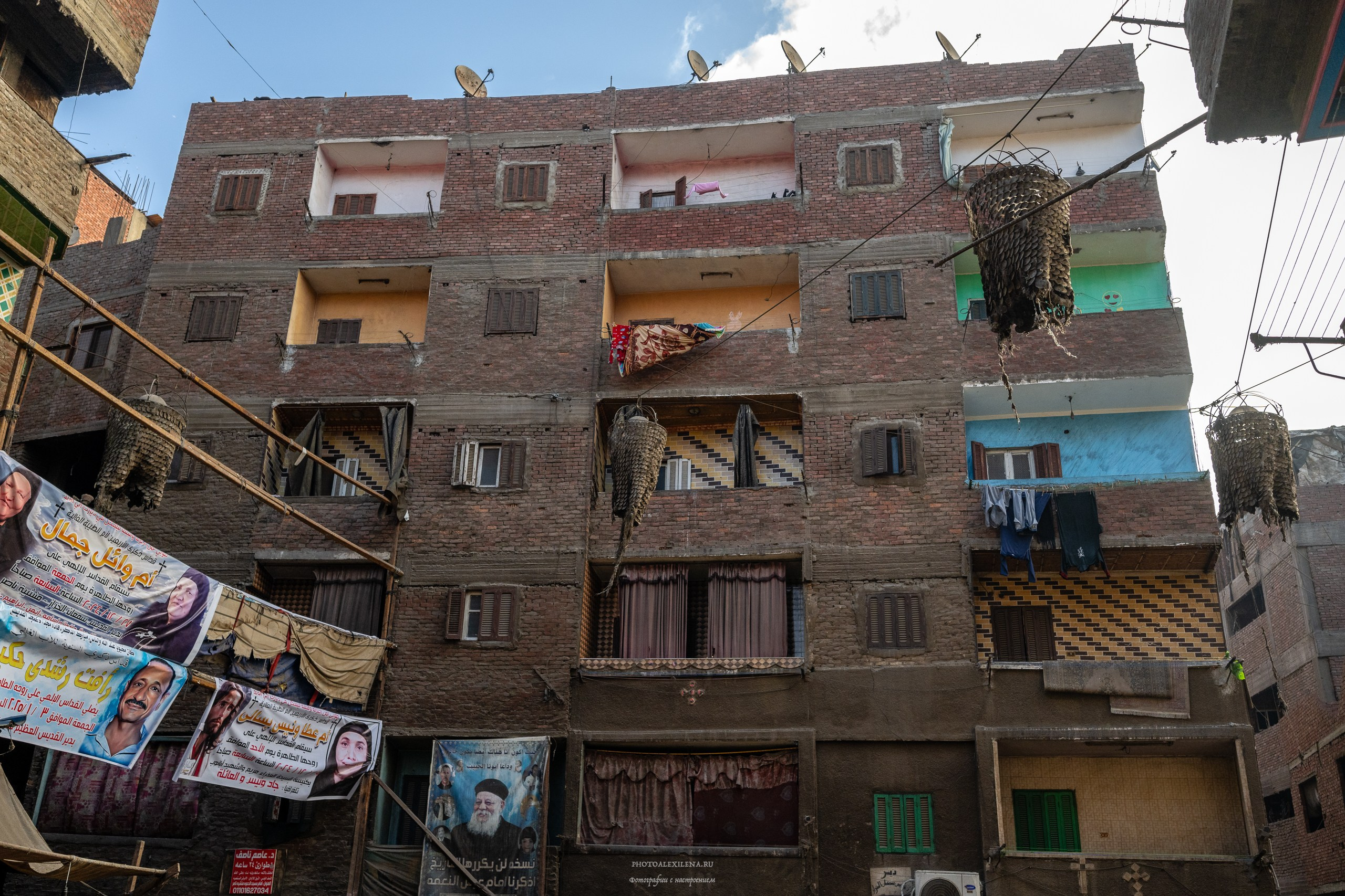 Пещерный монастырь и город мусорщиков. Авторские стильные фотокартины