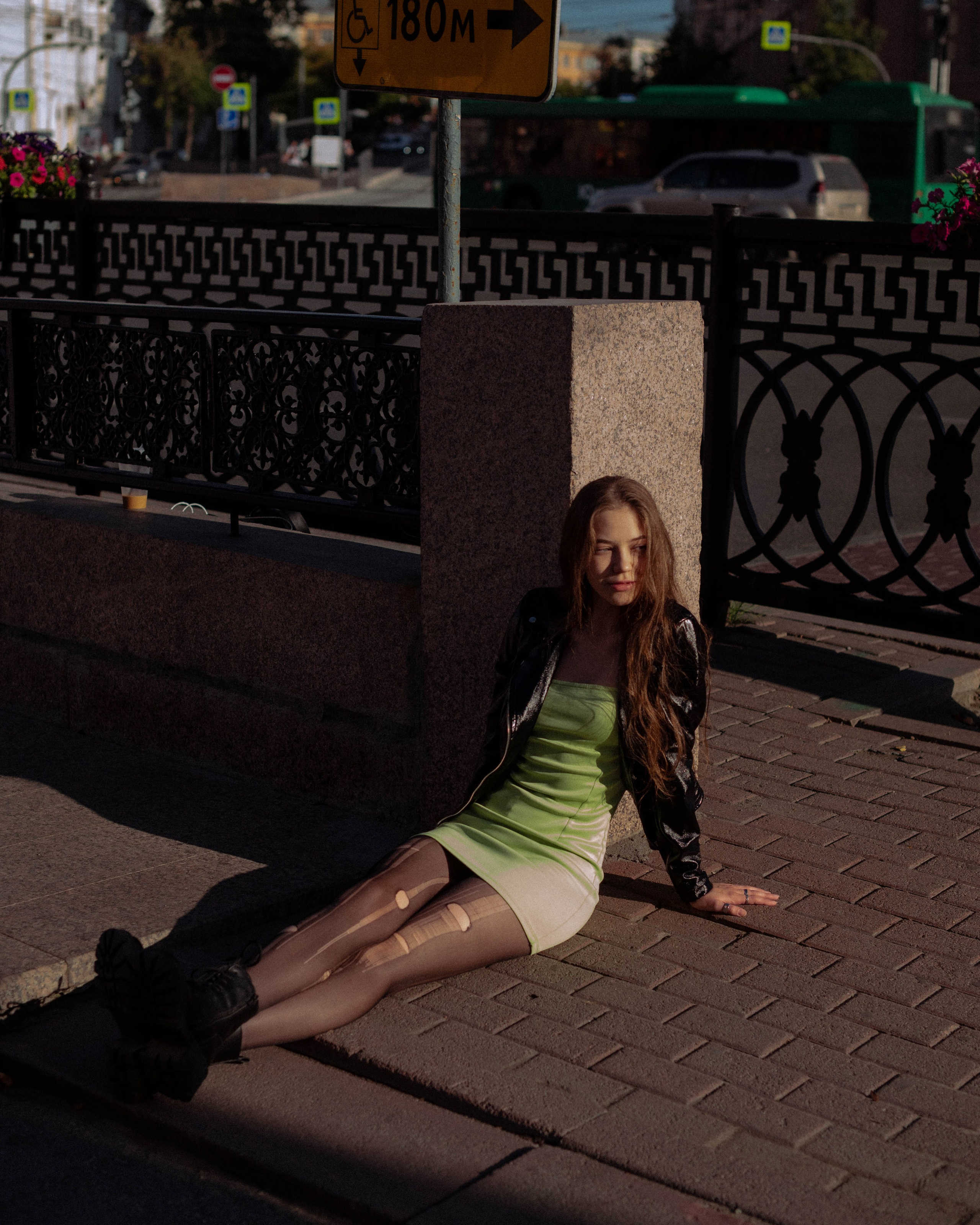 Ася. Женский фотограф. Создатель украшений ручной работы. Модель