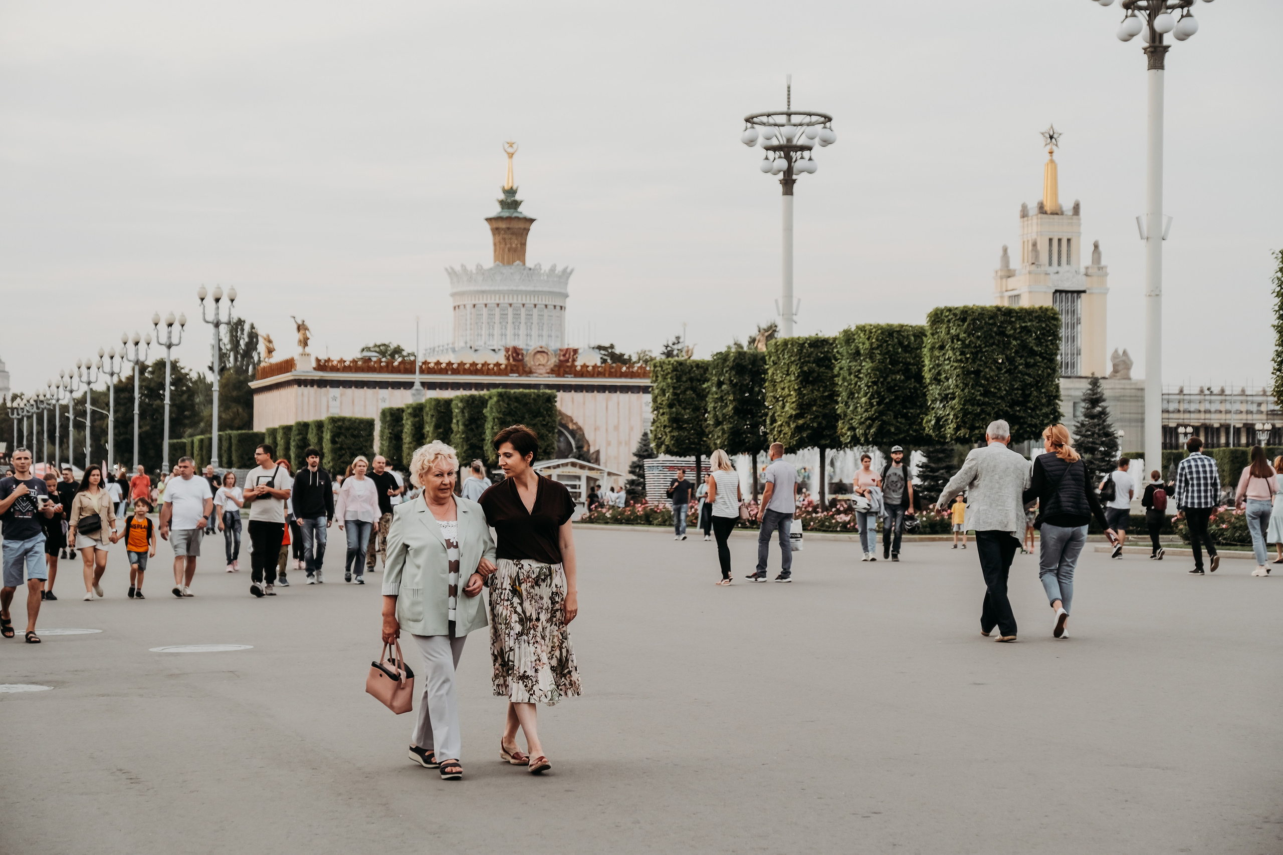 Прогулка с мамой на ВДНХ. Семейный и детский фотограф в Москве Светлана Потемкина