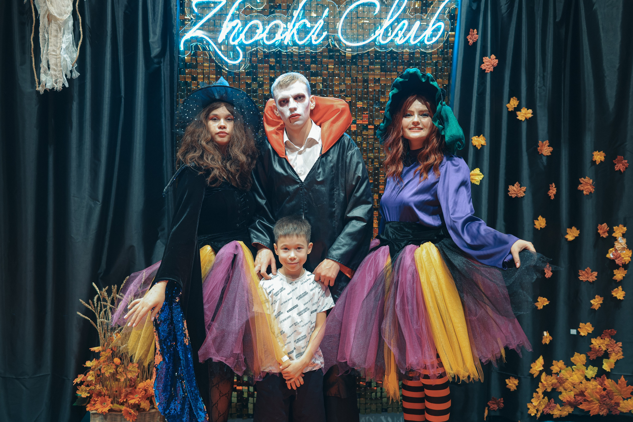 02.11 Halloween в Zhooki Park. Команда специалистов в мире фотографии и видео. Детский фотограф, семейный фотограф