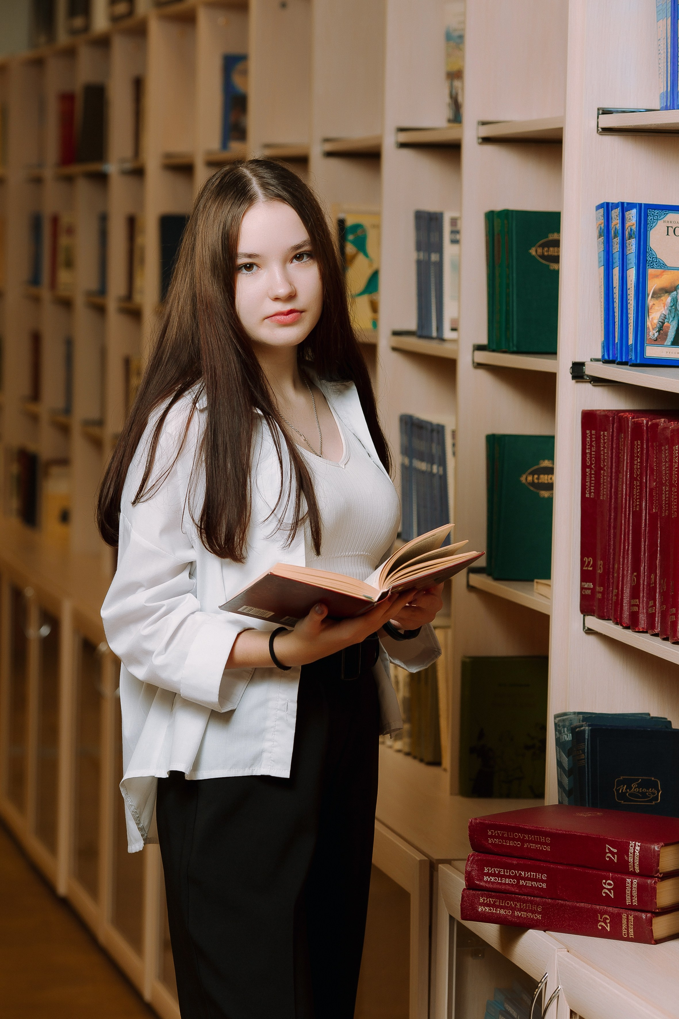 Библиотека- старшая школа портреты. Выпускные альбомы Натальи Бутко: Новороссийск, Анапа, Геленджик