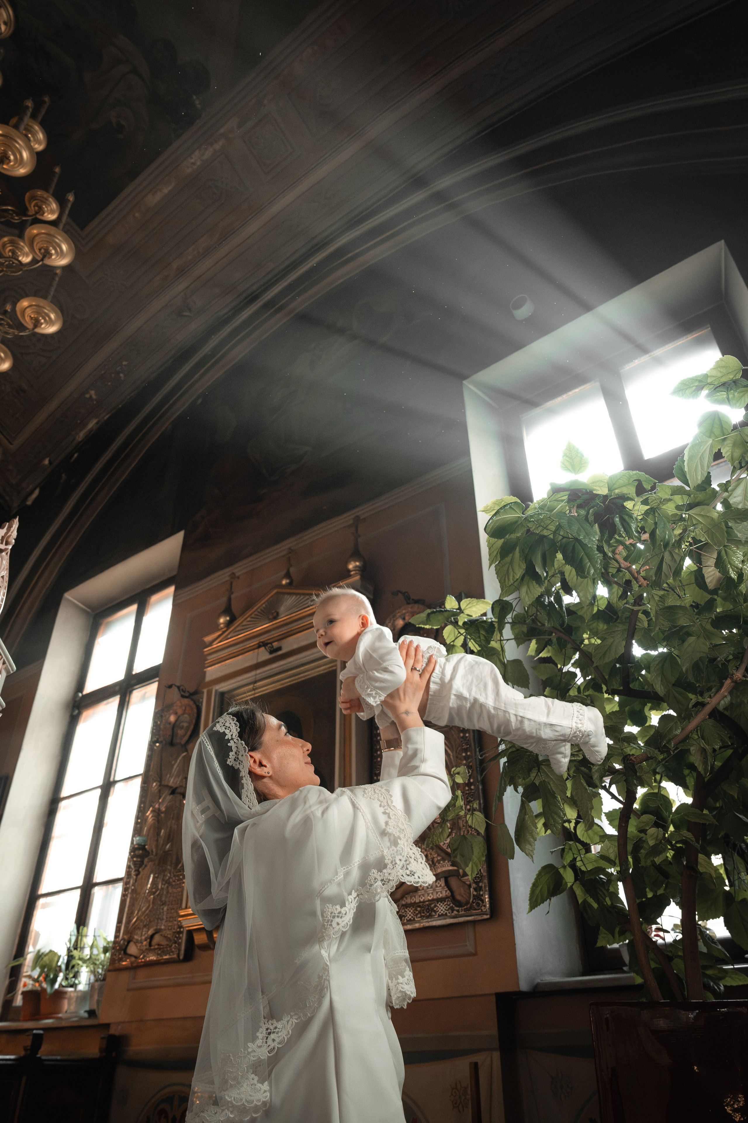 Крещение Даниила в Храме Воскресения Словущего в Даниловской Слободе. Фото- и видеосъёмка крещения и венчания. Фотограф на крещение Москва