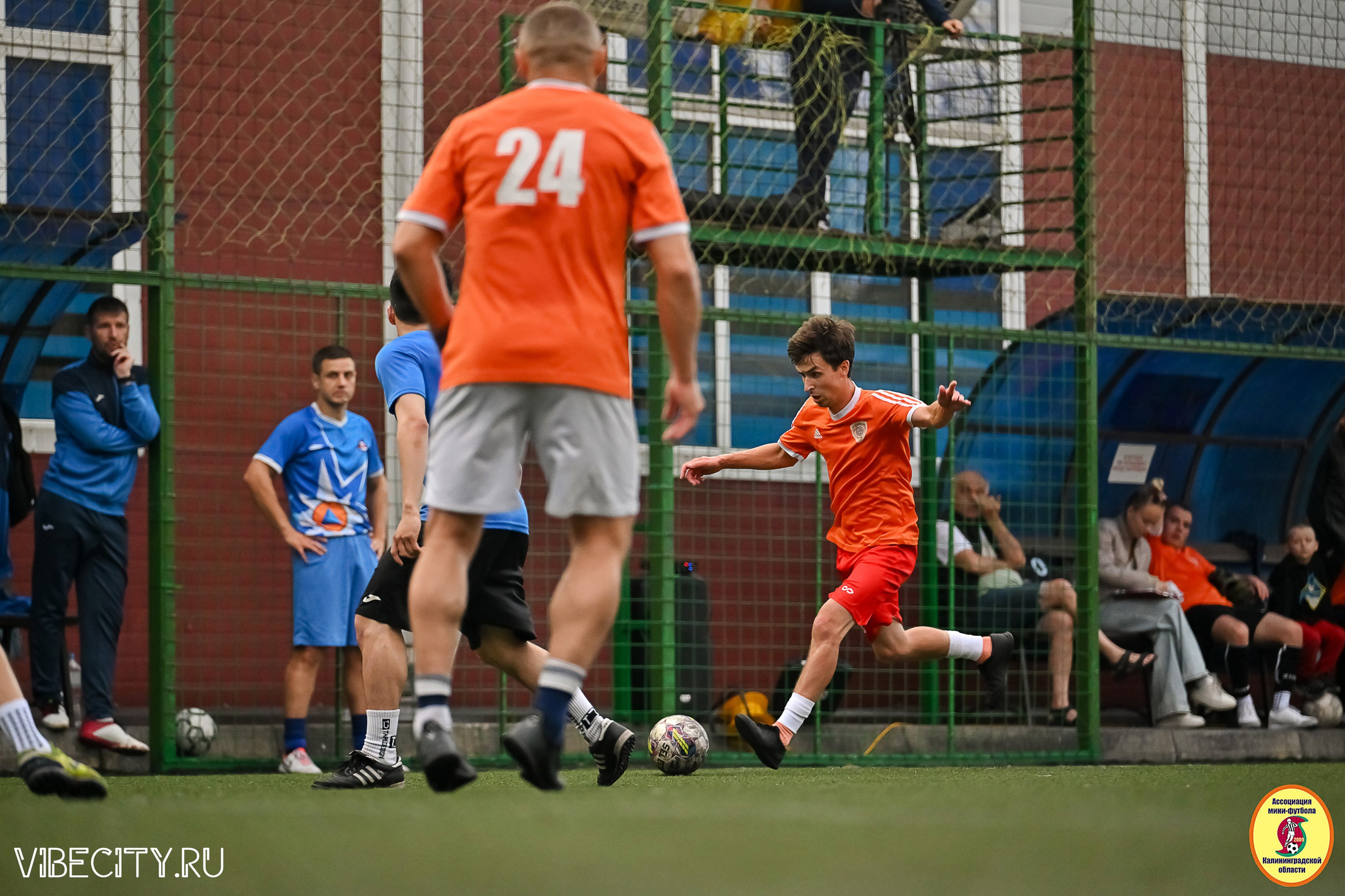 ИГРЫ МИНИ-ФУТБОЛЬНОЙ И КОРПОРАТИВНОЙ ЛИГИ. VIBECITY.RU Вайб Сити Ру Фоторепортажи Фотоотчеты Калининград