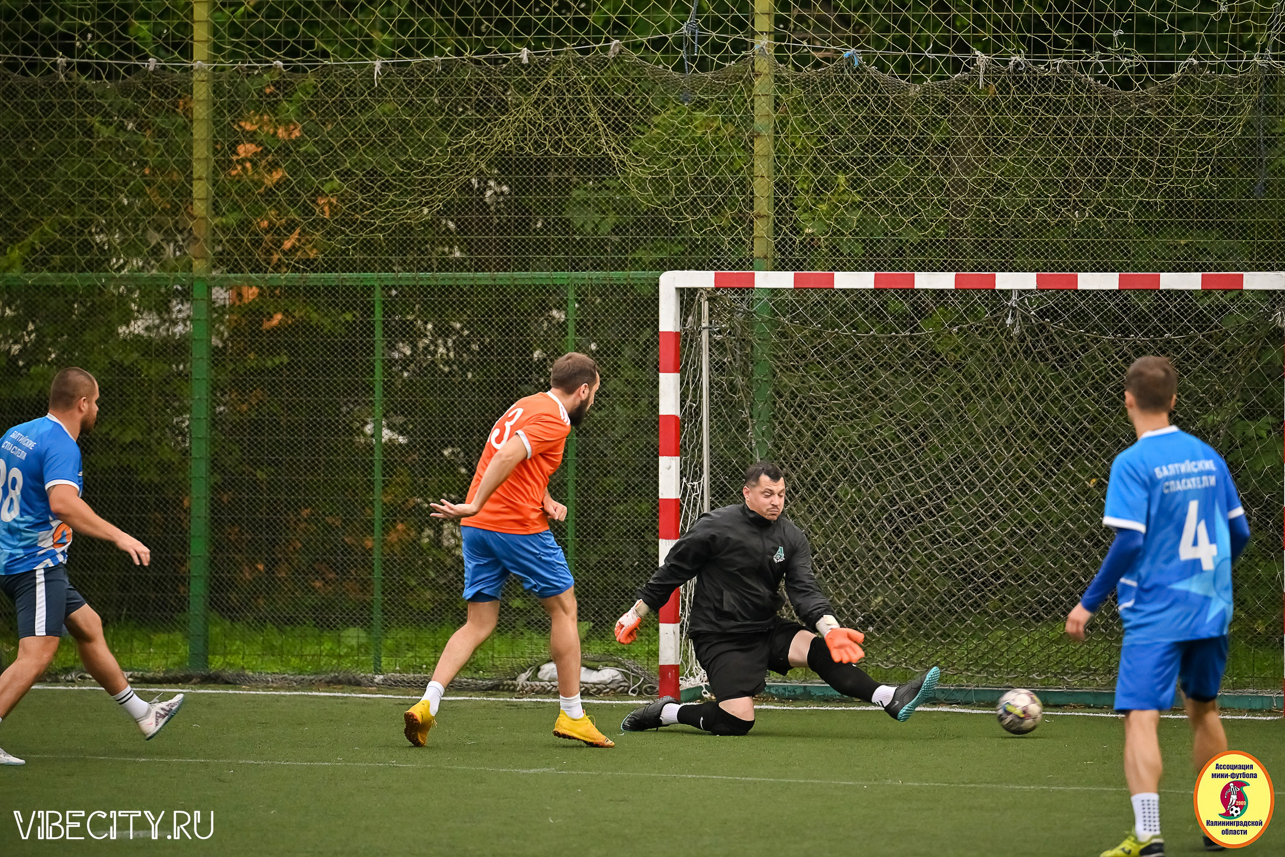 ИГРЫ МИНИ-ФУТБОЛЬНОЙ И КОРПОРАТИВНОЙ ЛИГИ. VIBECITY.RU Вайб Сити Ру Фоторепортажи Фотоотчеты Калининград