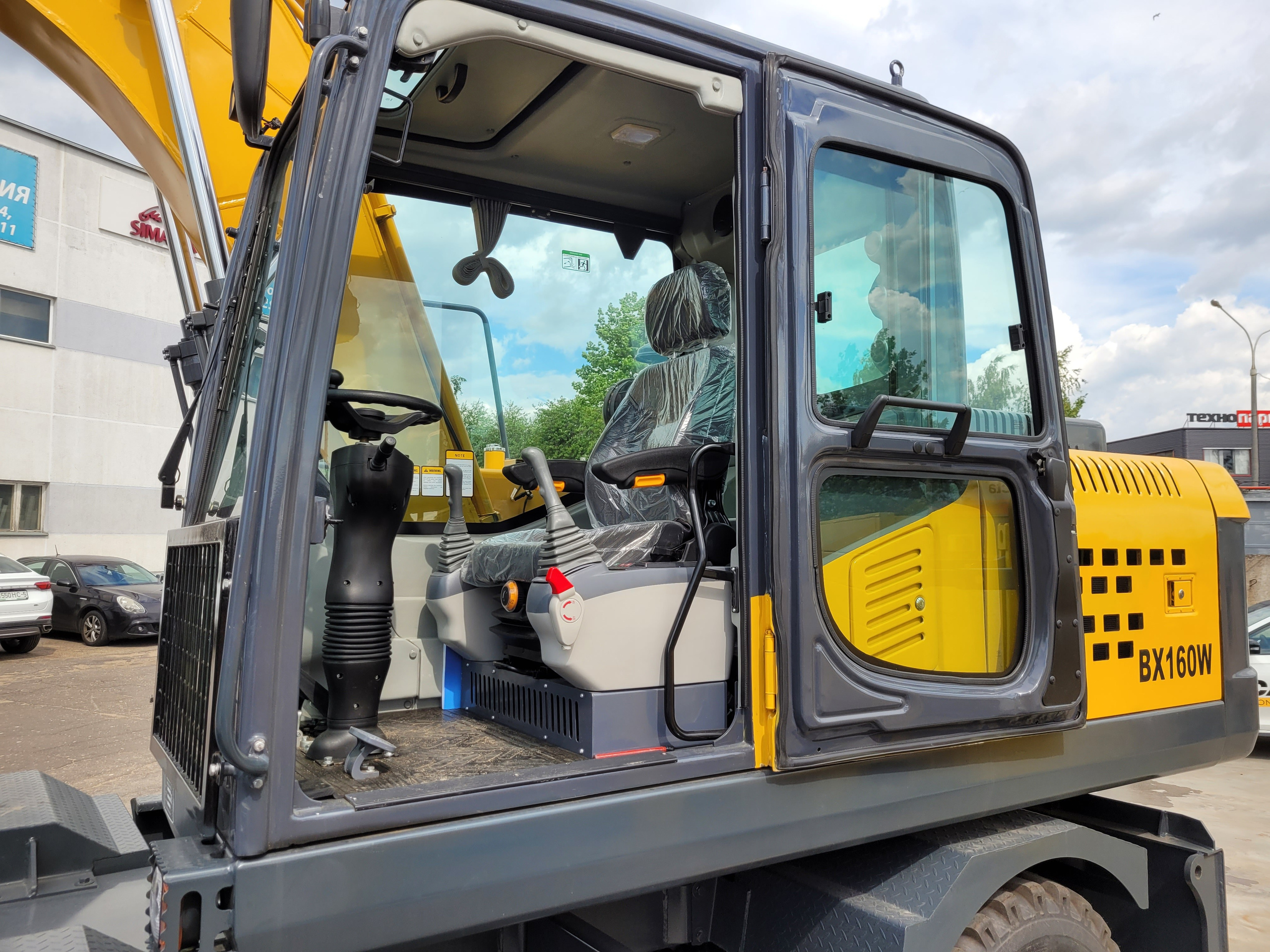 Фото кол. экс. Beezone BX160W. Продажа и обслуживание грузовой техники и спецтехники в г. Новосибирск компания СТИ