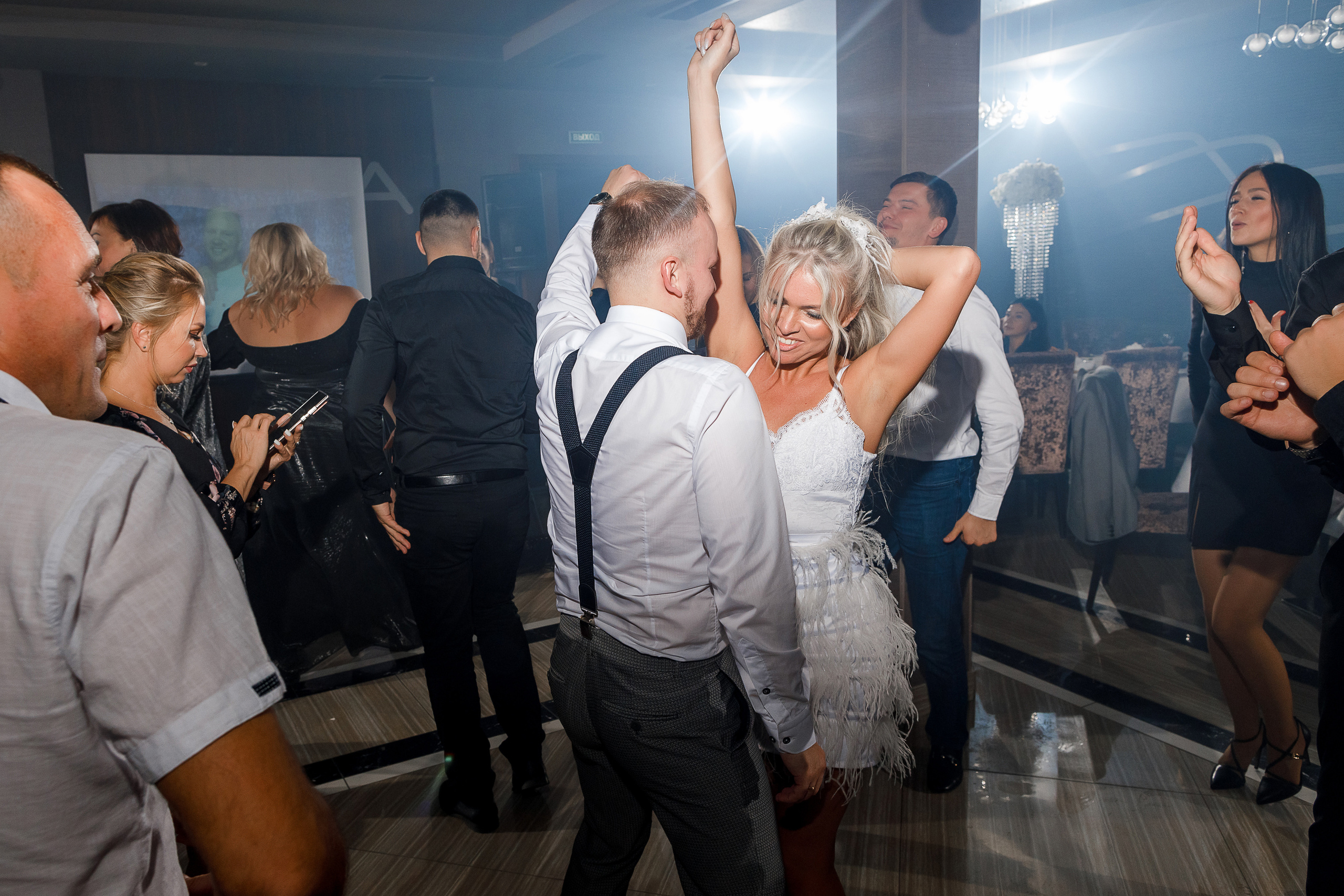 Чувственная фотосессия невесты в шикарном номере гостиницы. Олег Сверчков | Свадебный фотограф Вологда