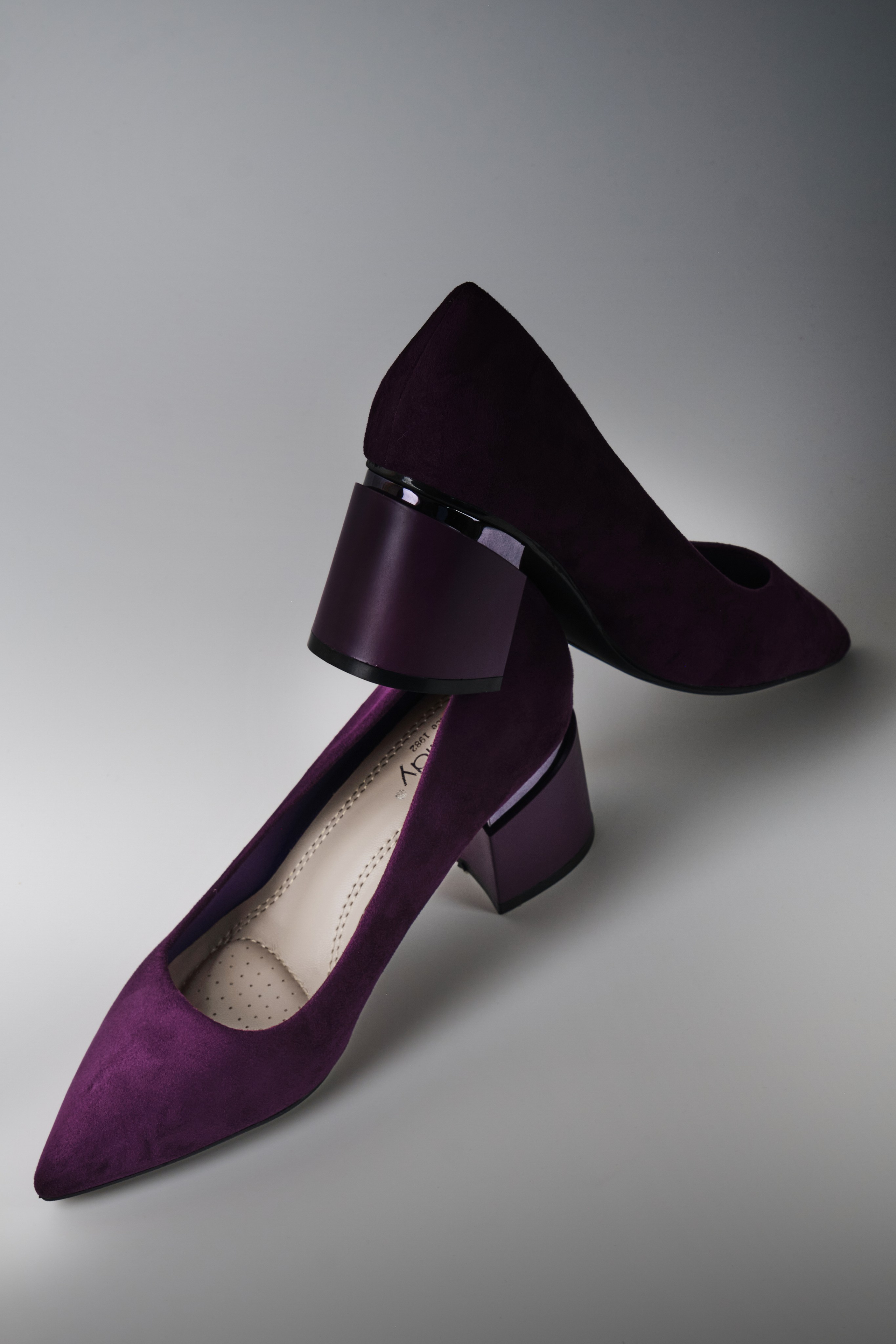 Контентная съемка женских туфель для социальных сетей