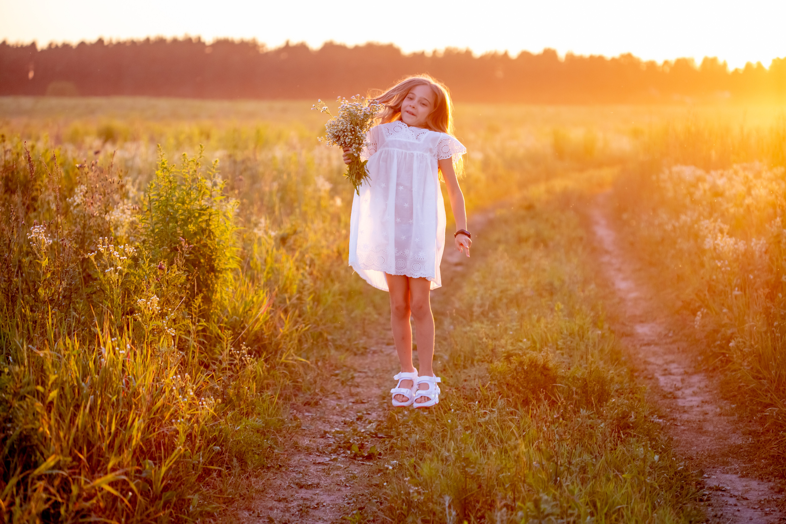 Детская полевая фотосессия на закате. Галина Шарапова Детский и семейный фотограф Москва