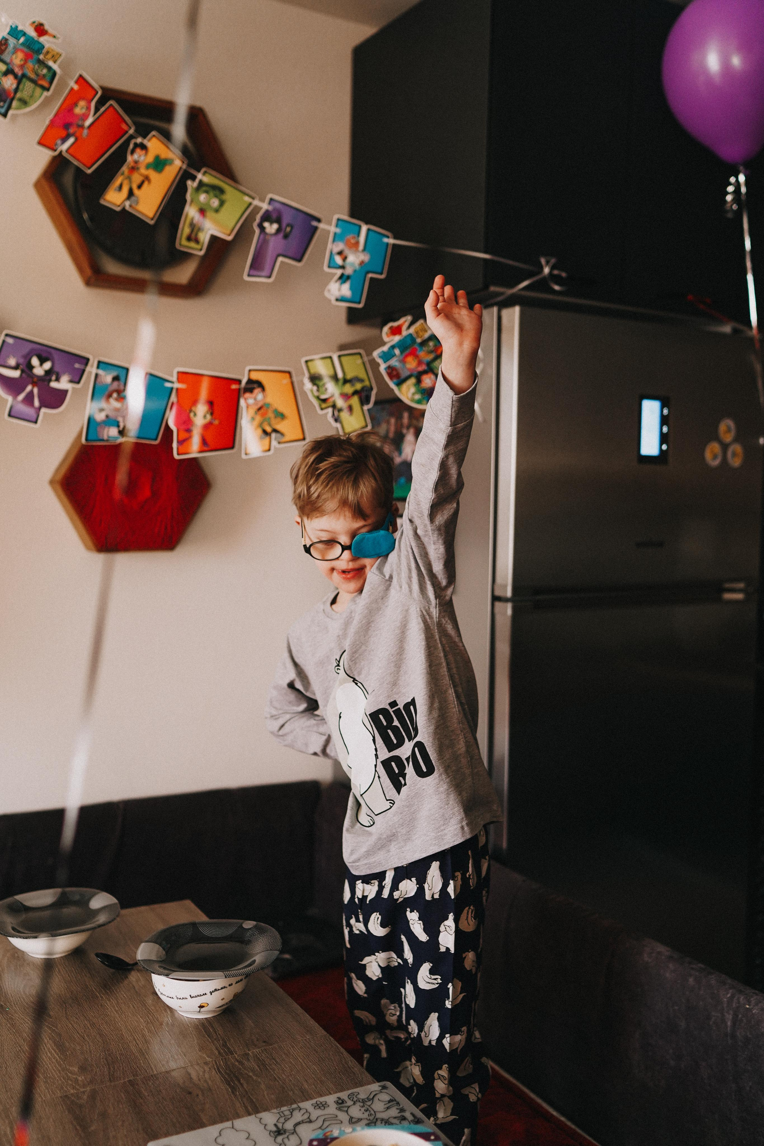 Фотосъемка Дня Рождения Юры дома. Фотосессия новорожденных в Москве — newborn фотограф Елена Виниченко