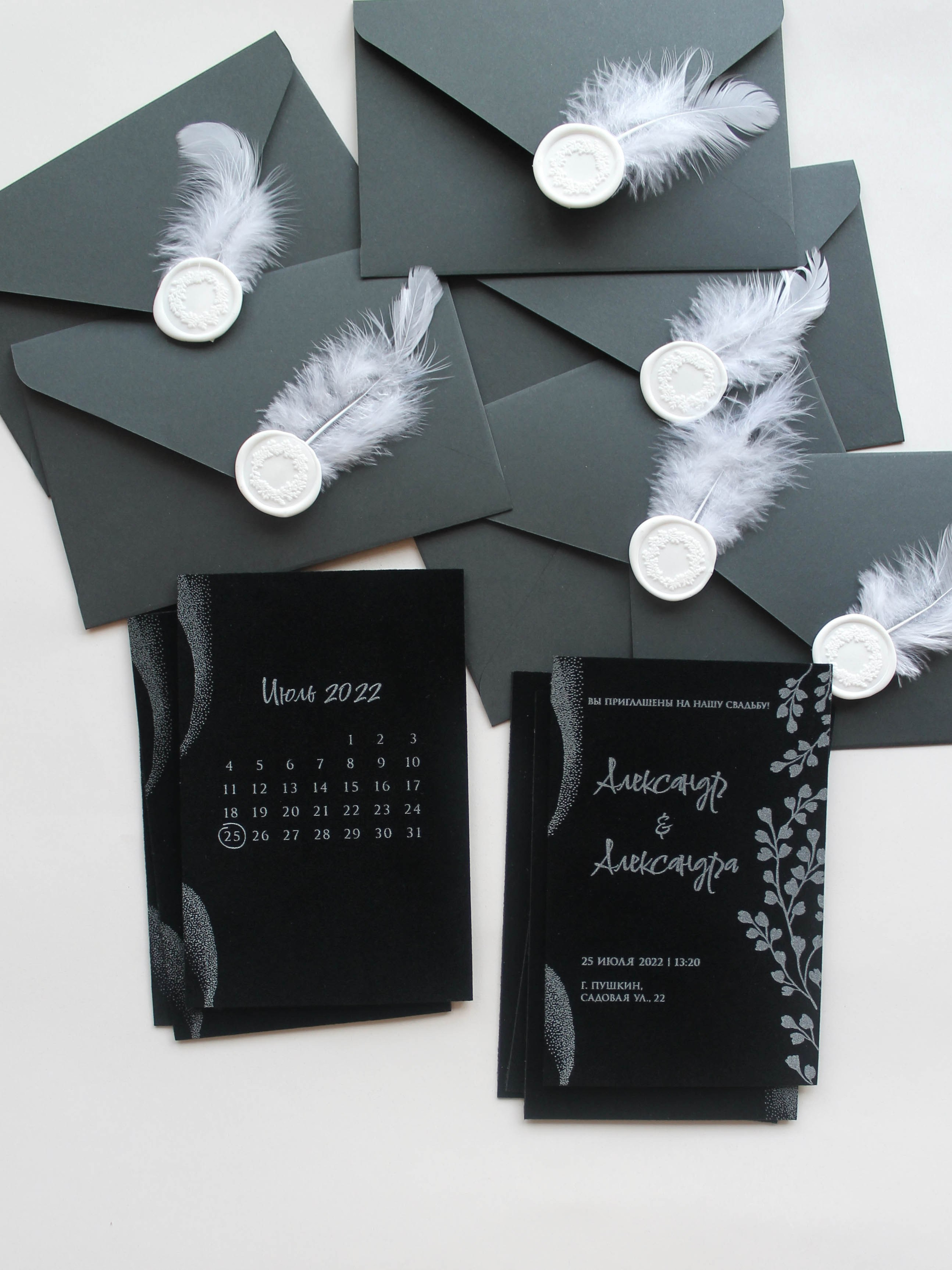 На бархатной бумаге, от 550 руб. Дизайнер полиграфии в Санкт-Петербурге. Заказать свадебные приглашения, подарочные сертификаты, полиграфию для бизнеса, шелковые ленты