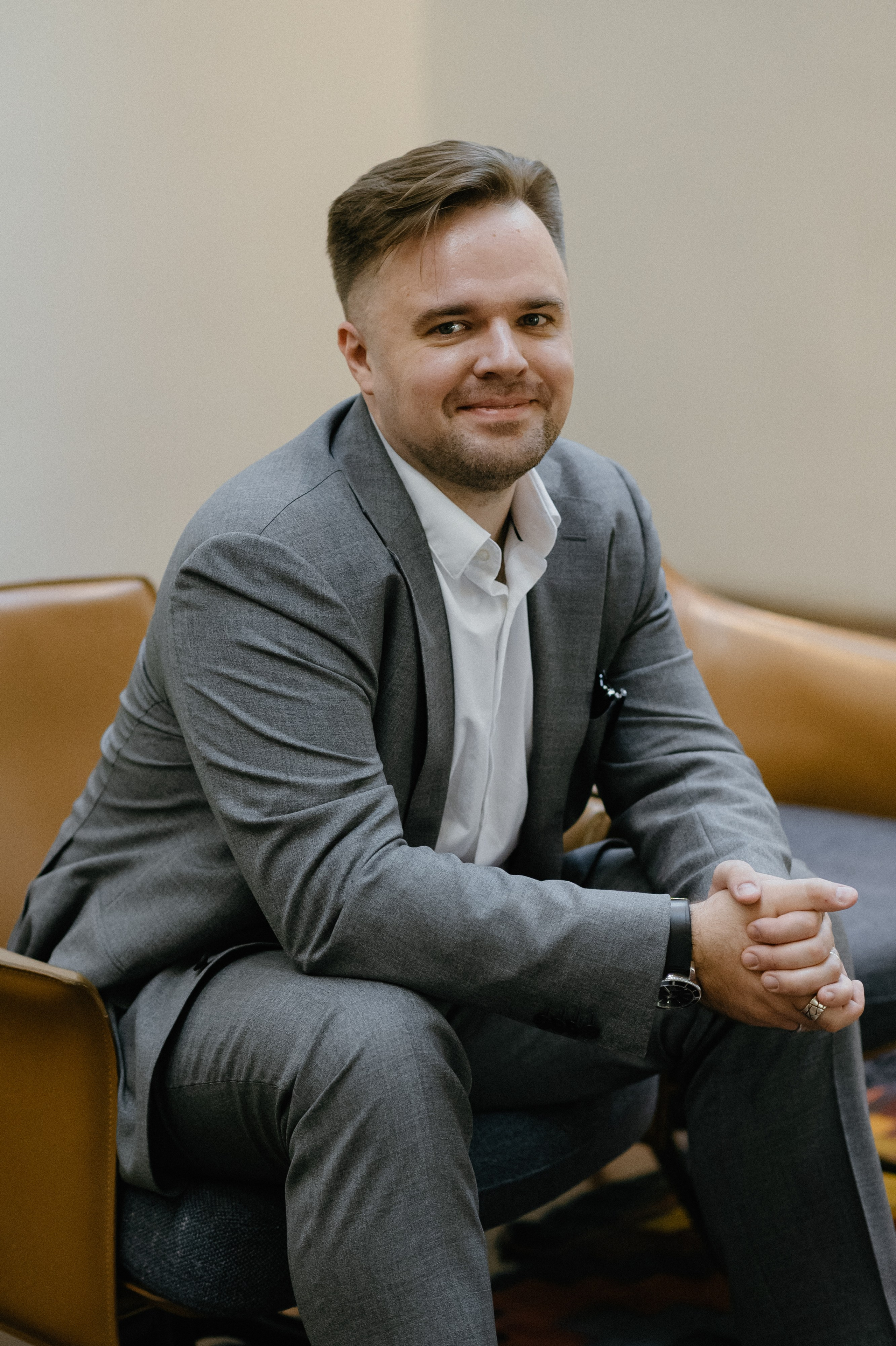 Портрет жениха в простарстве Яуза Плейс