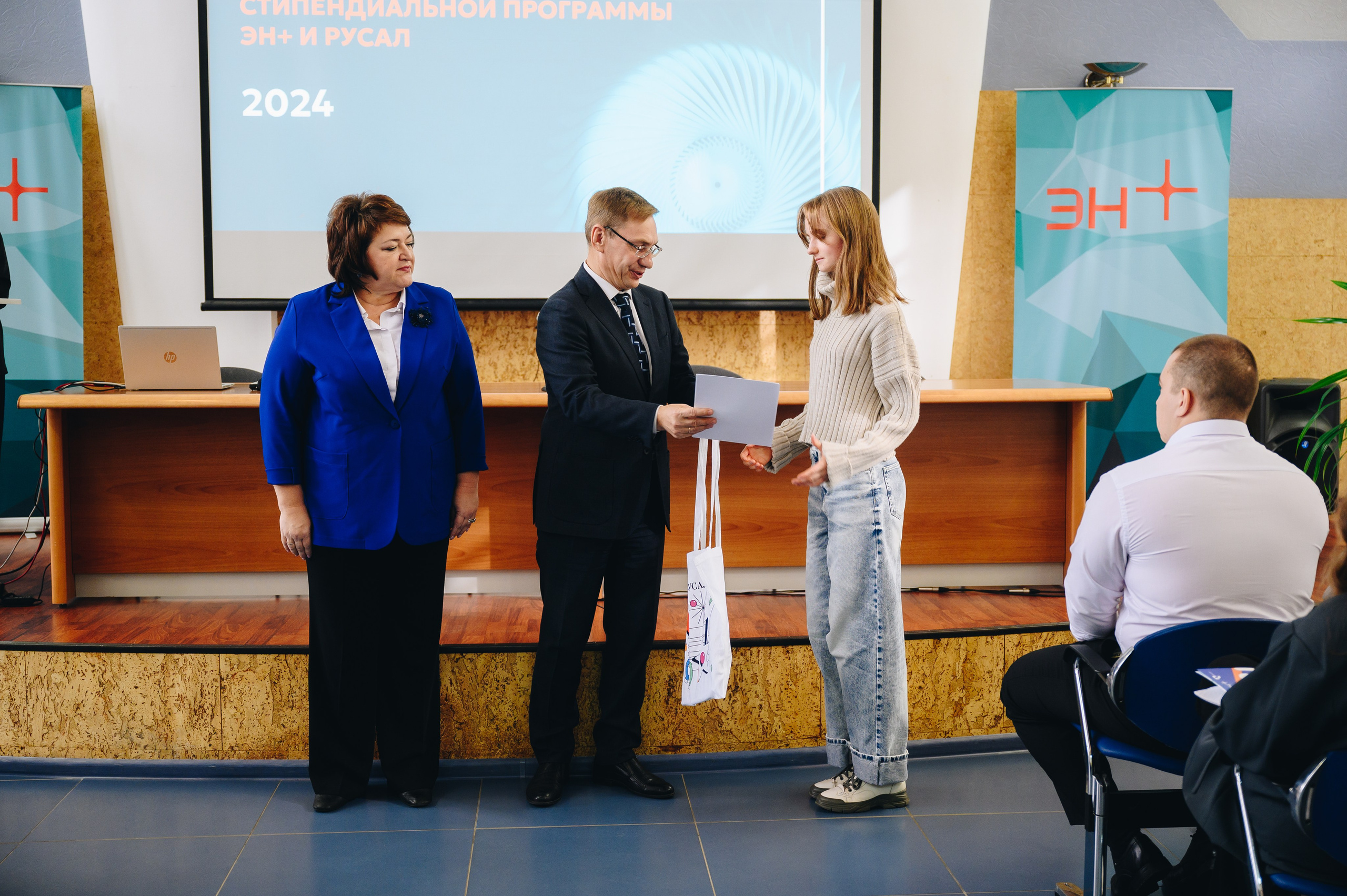 Репортажная съемка Красноярск,  фотосъемка конференций, юбилеев. Юлия Раскова — Портретный и семейный фотограф в Красноярске