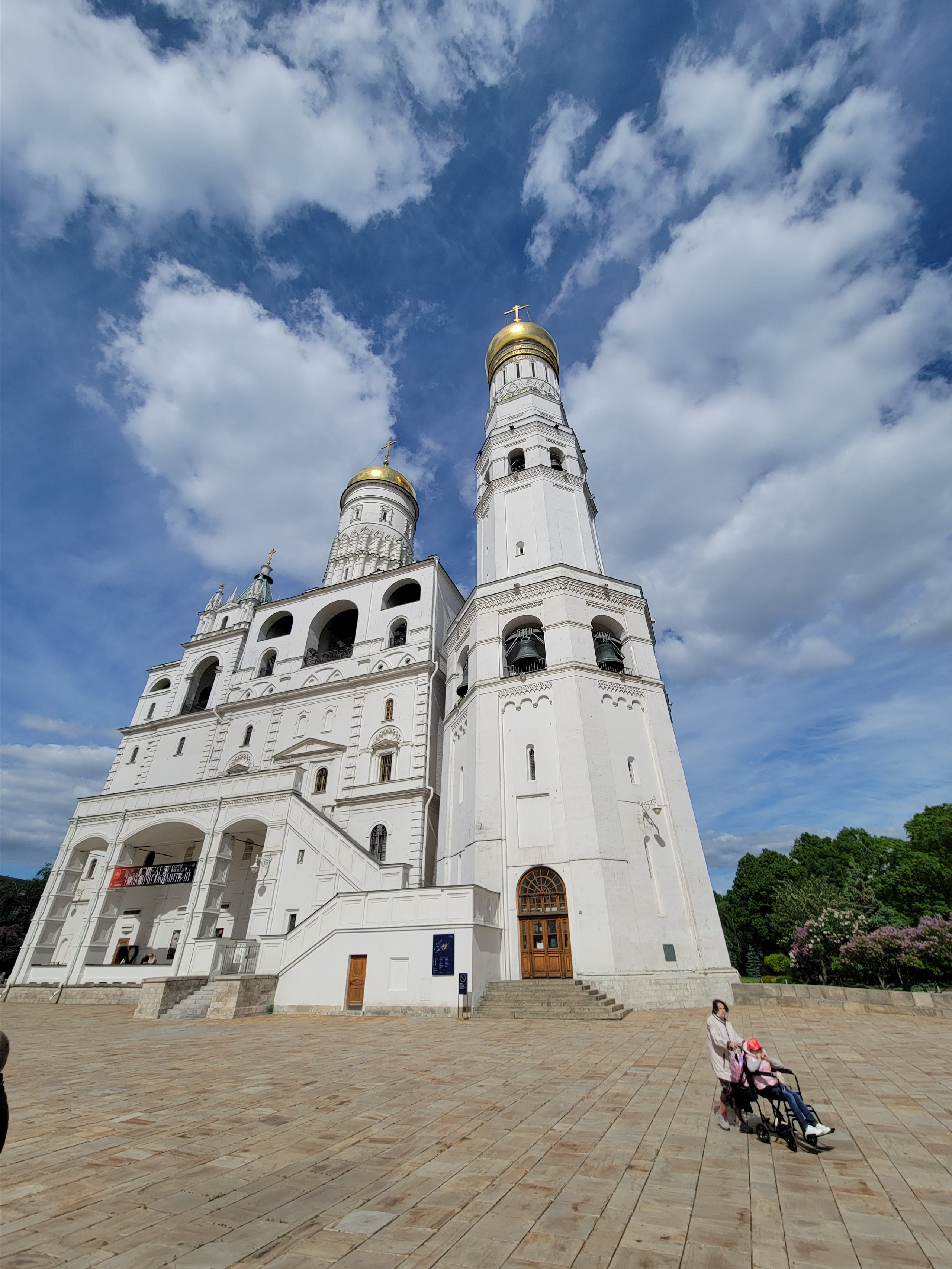 К вечеру площадь опустела