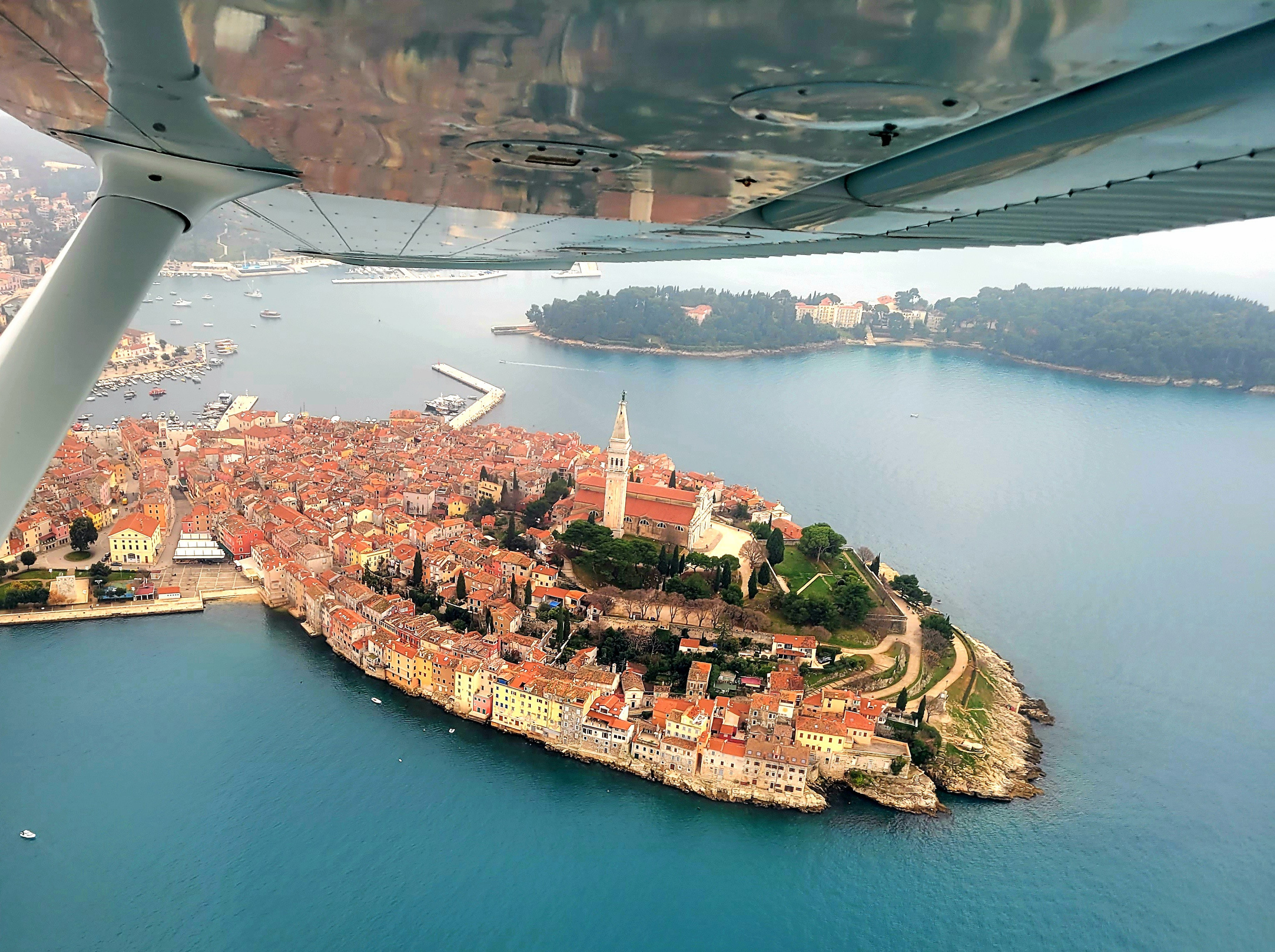 It's possible to take very nice icture of city center just 70-100 m alt