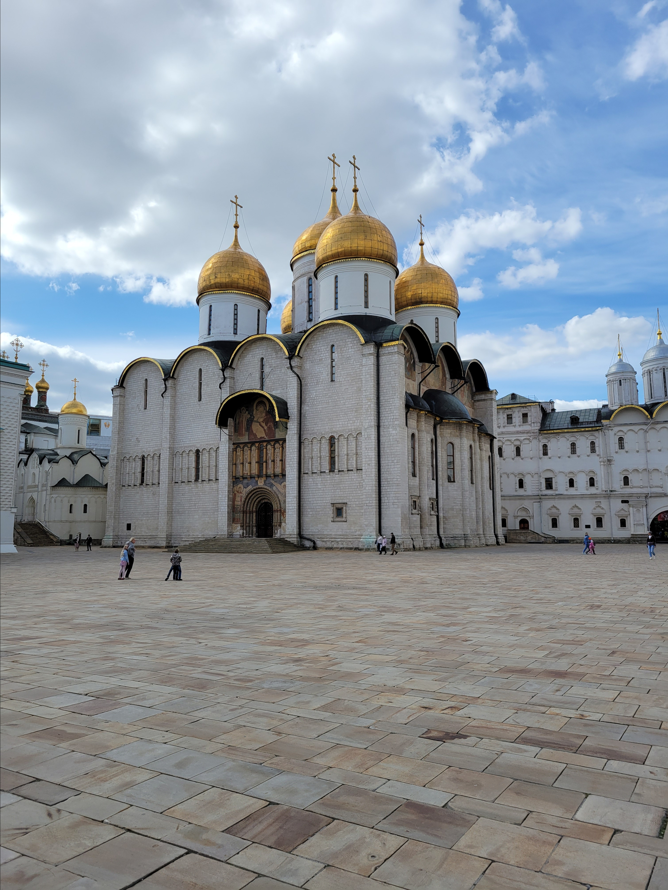 Соборная площадь и Успенский собор