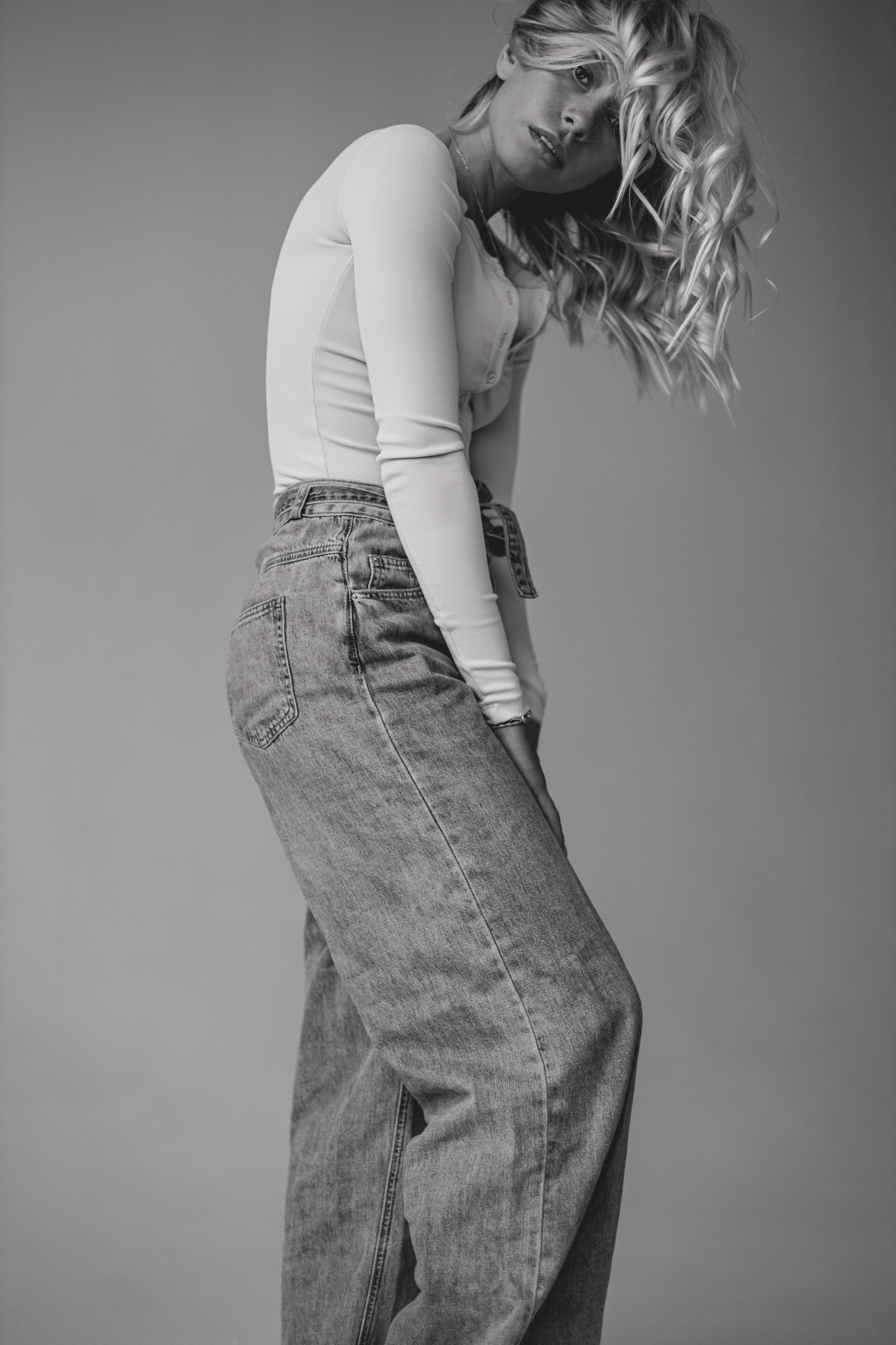 Фотосессия девушки в студии. Фотограф Гладков Дмитрий. Примеры.